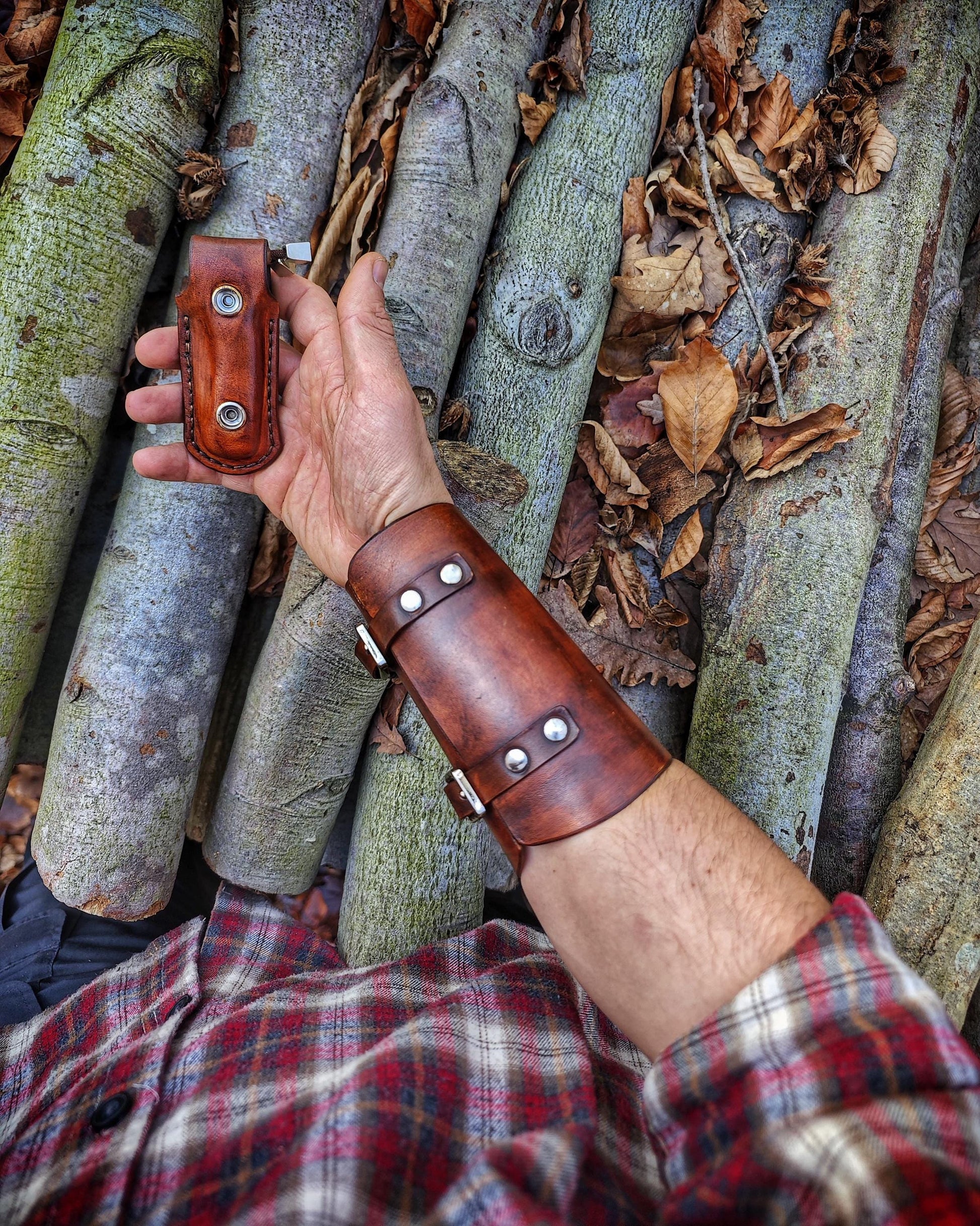 Perfect Blend of Style and Functionality Leather Knife Bracelet Utility Bracelet Compact Knife Sheath Outdoor Essential Versatile Accessory