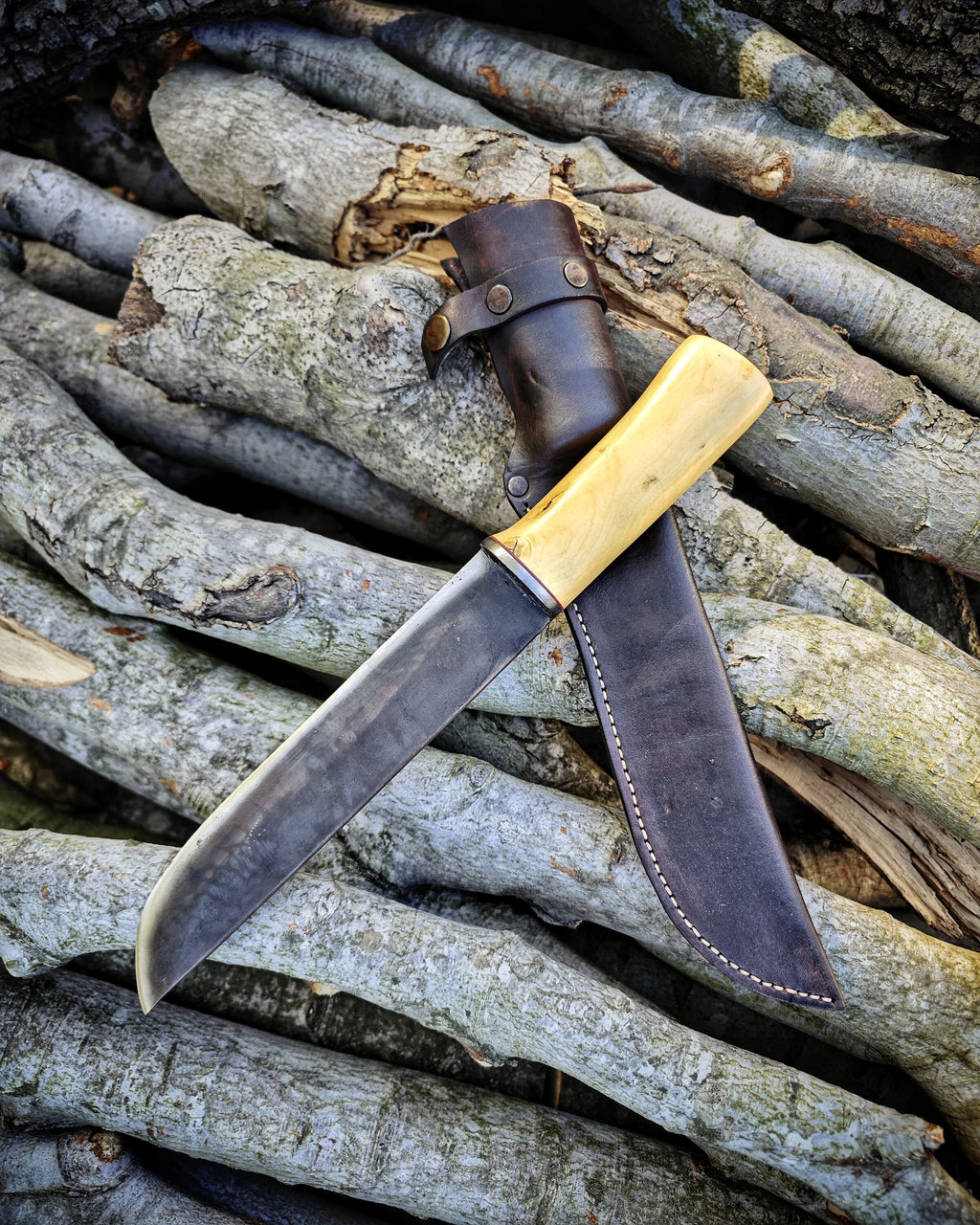 Real blacksmith knife with genuie leather sheath and also Boxwood wooden handle Especially useful in courtyards.