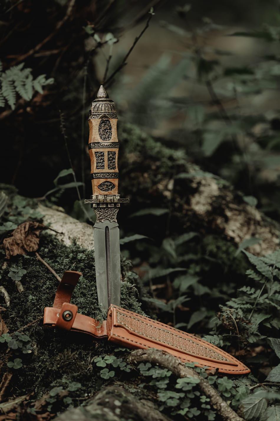 Blacksmith handmade carbon steel bowie style knife with genuie leather sheath