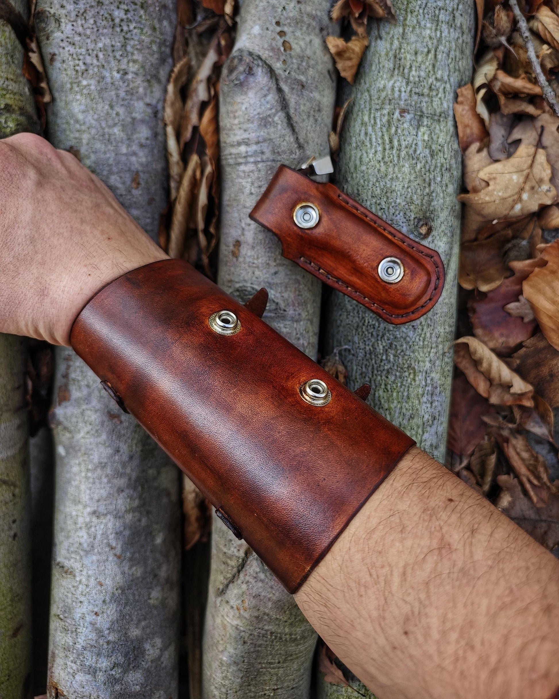 Perfect Blend of Style and Functionality Leather Knife Bracelet Utility Bracelet Compact Knife Sheath Outdoor Essential Versatile Accessory