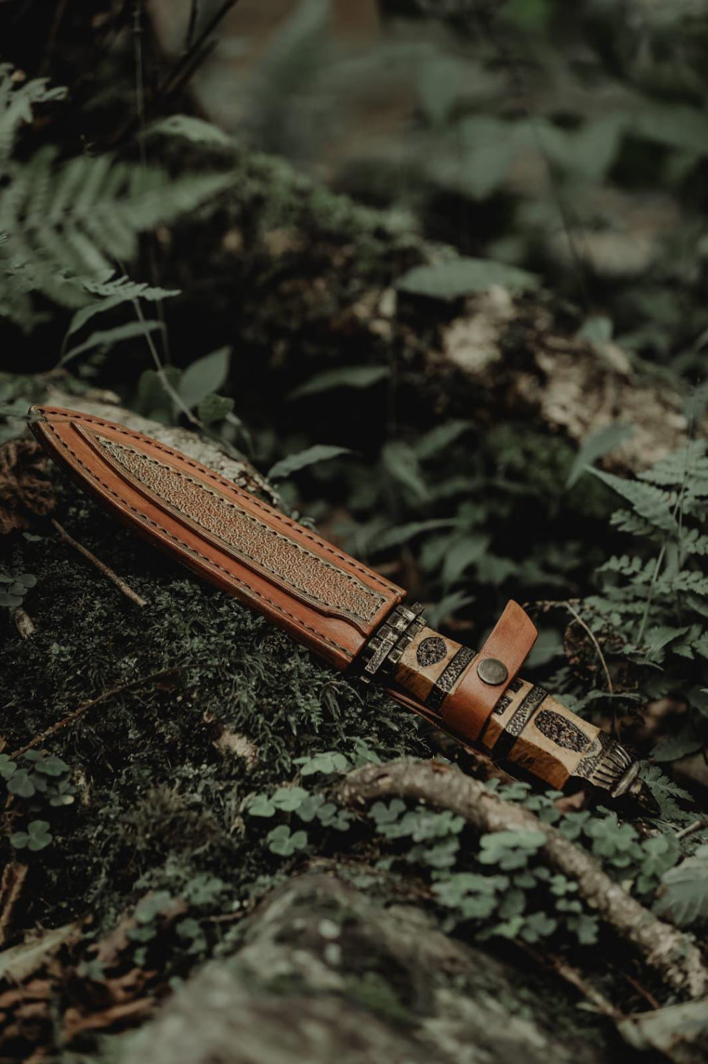 Blacksmith handmade carbon steel bowie style knife with genuie leather sheath