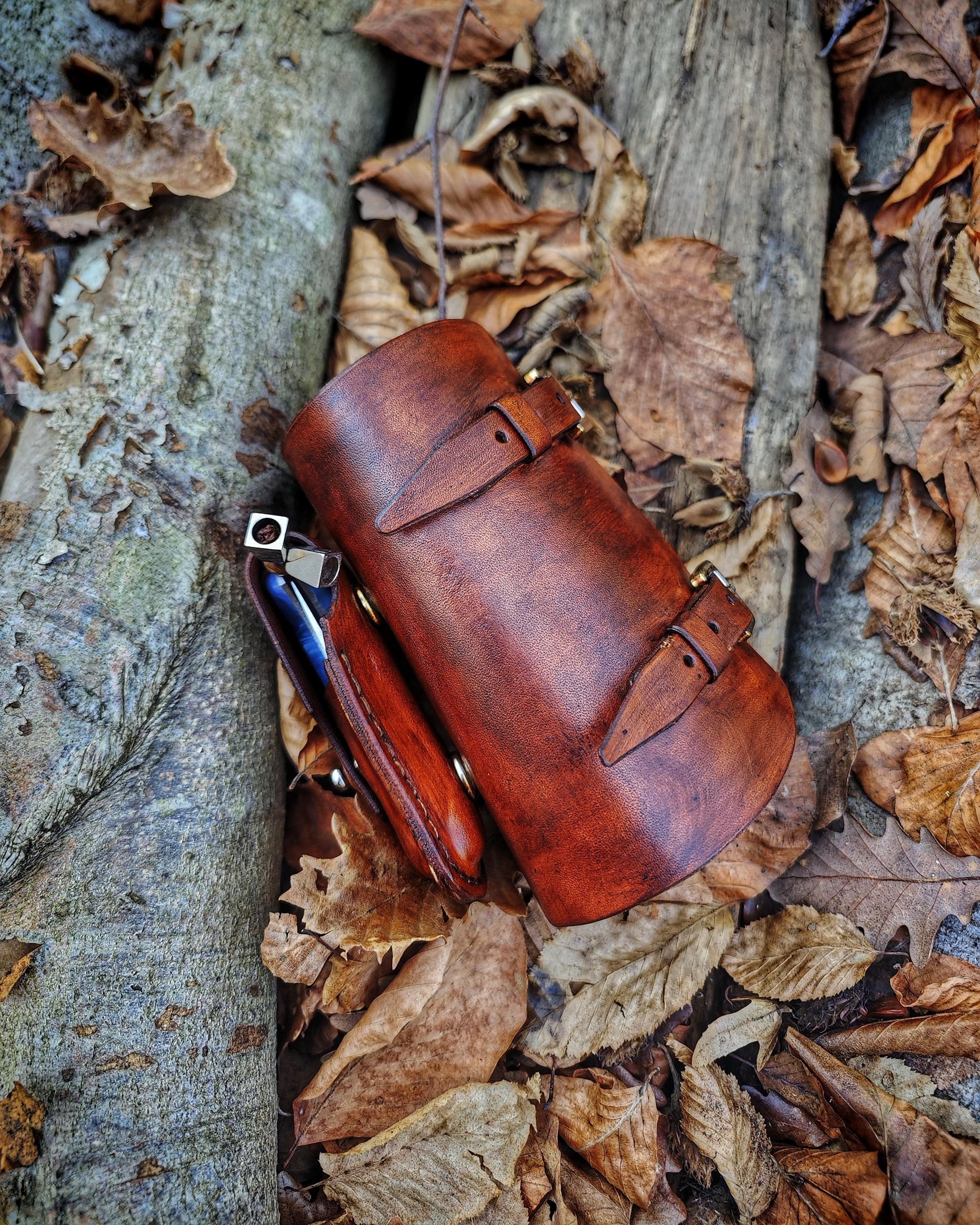 Perfect Blend of Style and Functionality Leather Knife Bracelet Utility Bracelet Compact Knife Sheath Outdoor Essential Versatile Accessory