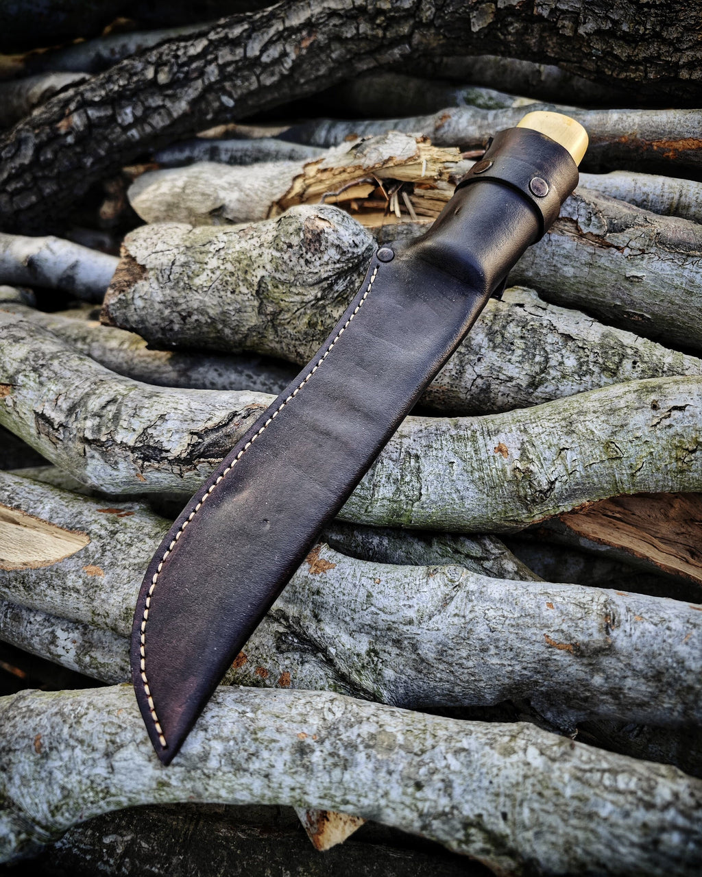 Real blacksmith knife with genuie leather sheath and also Boxwood wooden handle Especially useful in courtyards.