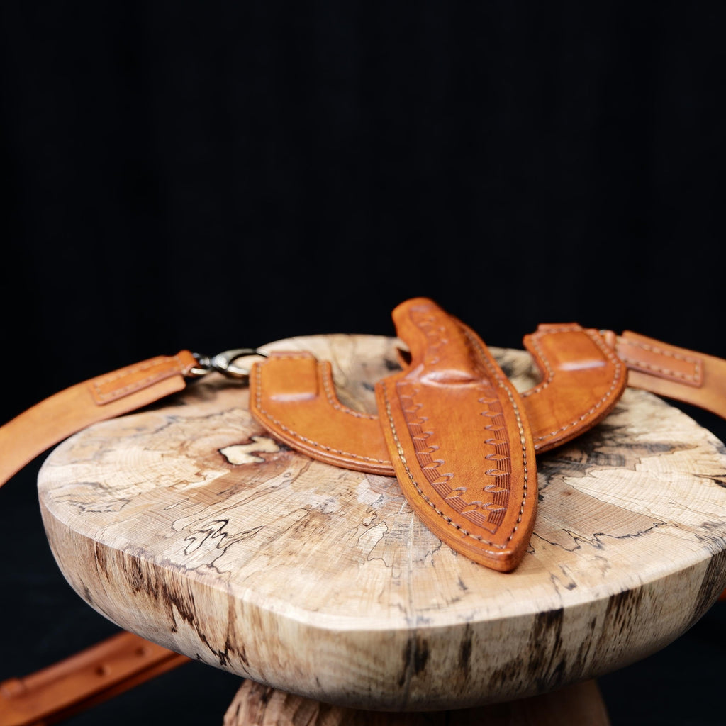 Shoulder-carry leather sheath bushcraft knife! Upper false edge allows spear use, ergonomic grip ensures control and power.