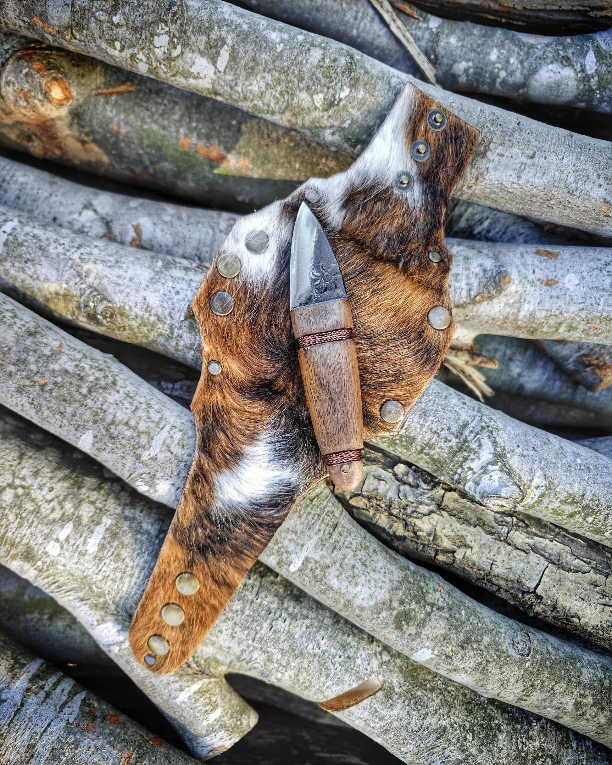 whrist knife Handmade Wrist Knife with Leather Sheath - Crafted with Hot Iron Forging, Featuring Post Leather, Unique Design