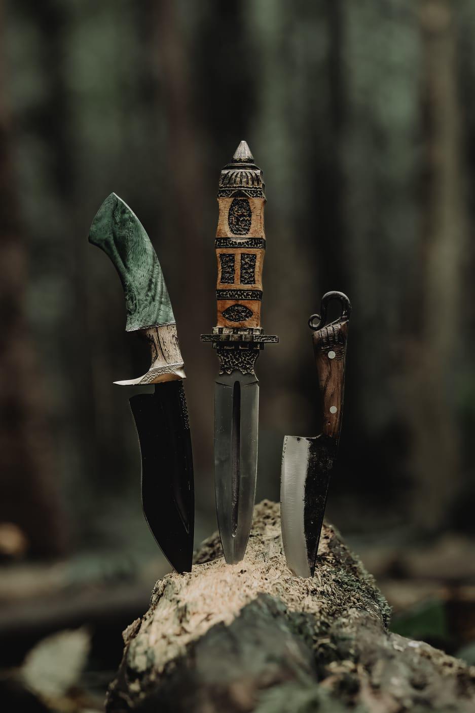 Blacksmith handmade carbon steel bowie style knife with genuie leather sheath