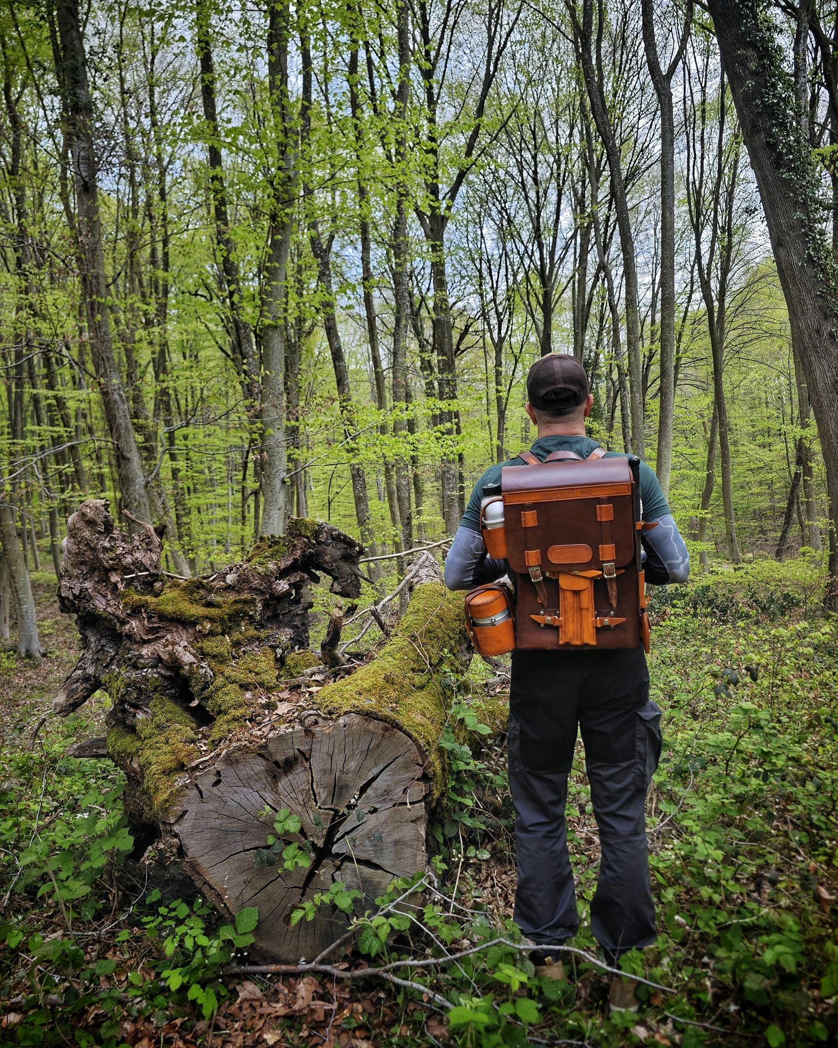 Full Grain Leather Bushcraft Pack – Survival Set with Forged Axe, Swedish Camp Stove, Cooking Pan, Water Canteen &amp; Bow Saw