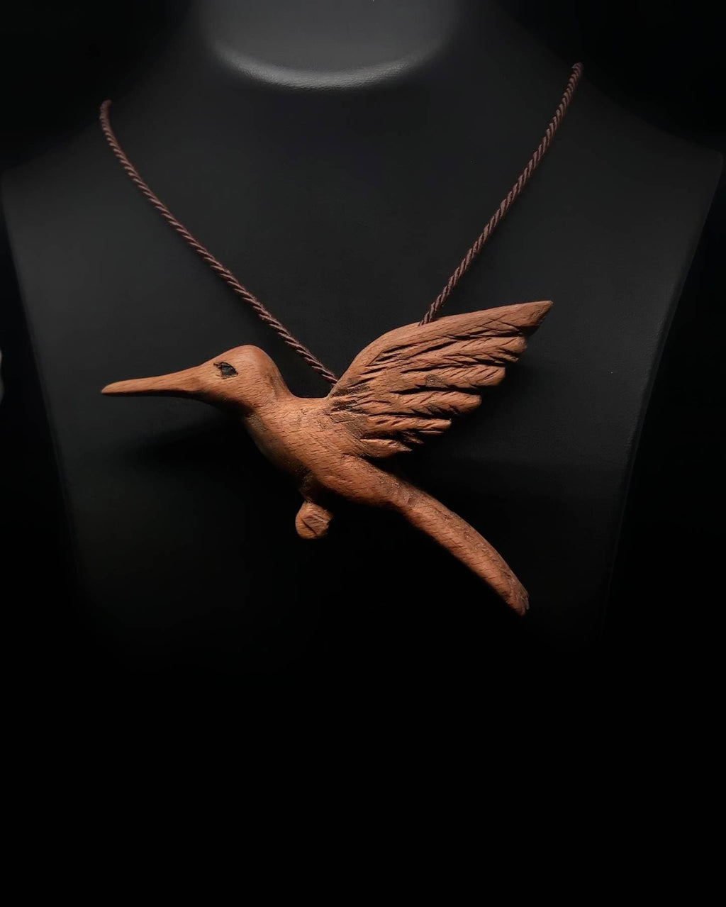 handmade carving uniquie wooden humming bird pendant will be a good choice to give a gift for you mom girl friend or boy friend son daughter