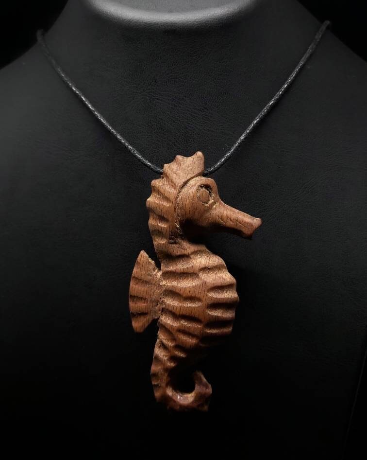 special design wooden necklace will be a good choice to give a gift for moms boy daughter girl friend gift valentine day