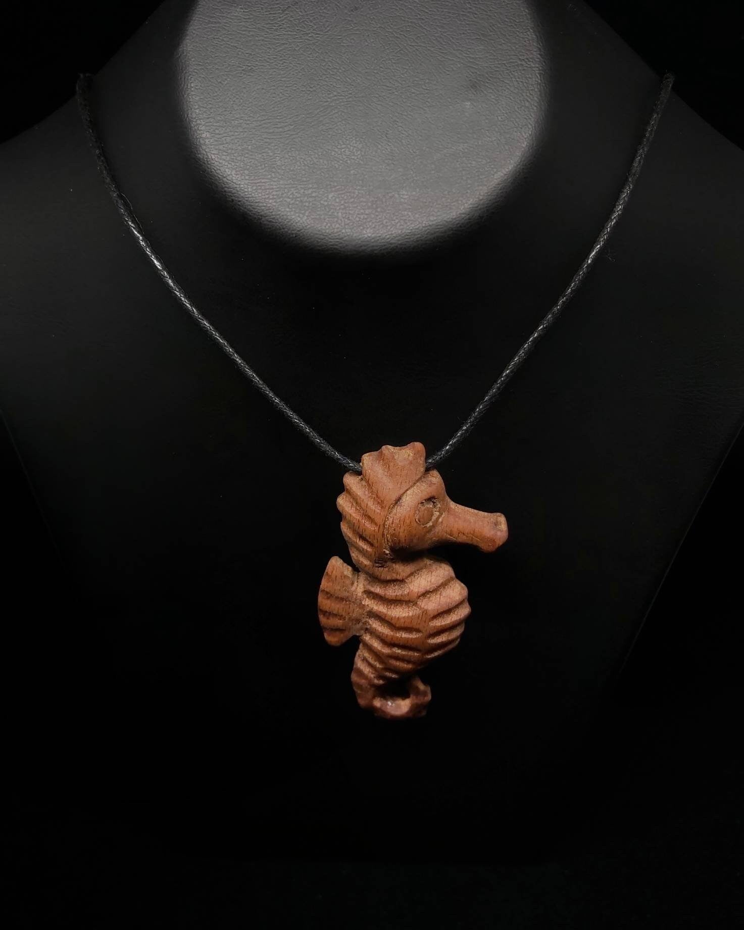 special design wooden necklace will be a good choice to give a gift for moms boy daughter girl friend gift valentine day