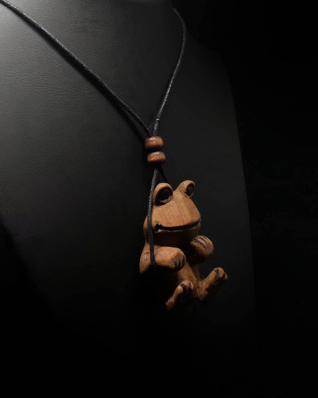 Hand-carved Frog Necklaces: Unleash the Cuteness with Delicate String Details!
