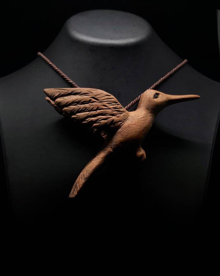 handmade carving uniquie wooden humming bird pendant will be a good choice to give a gift for you mom girl friend or boy friend son daughter