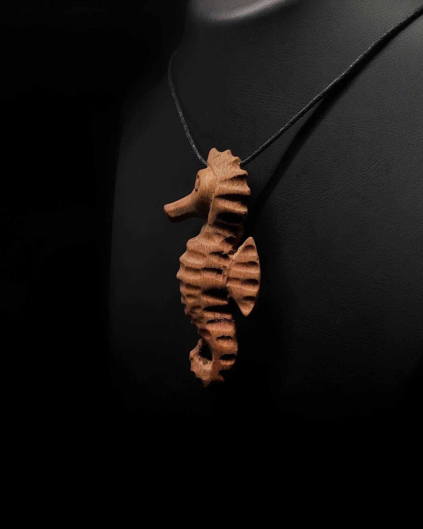 special design wooden necklace will be a good choice to give a gift for moms boy daughter girl friend gift valentine day