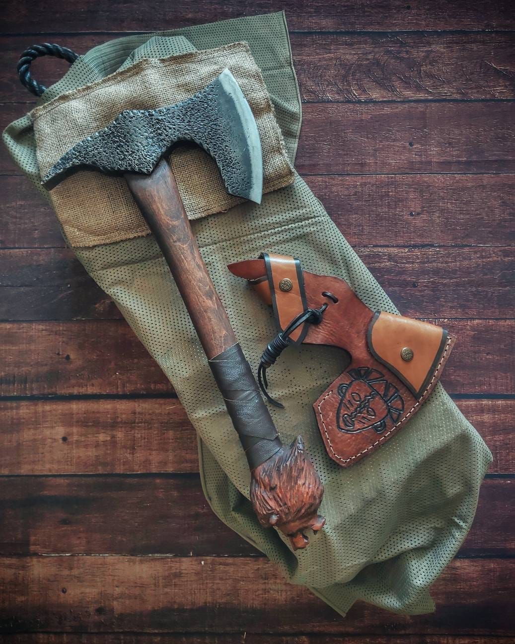 Handmade lion head figured tomahawk blacksmith axe
