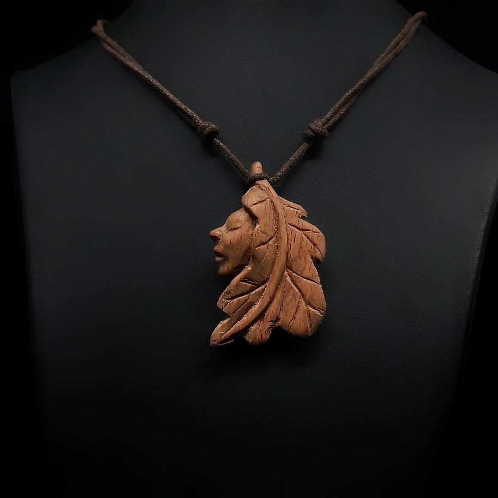special design wooden bear necklace will be a good choice to give a gift for moms boy daughter girl friend gift valentine day