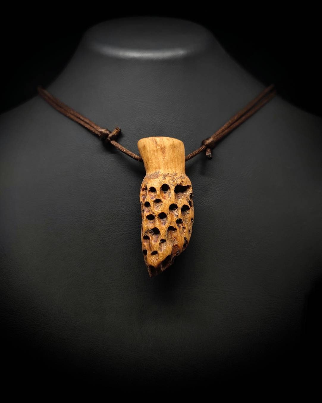 hand carving wooden necklace pendant will be a good choice to give a gift for moms boy daughter girl friend gift valentine day