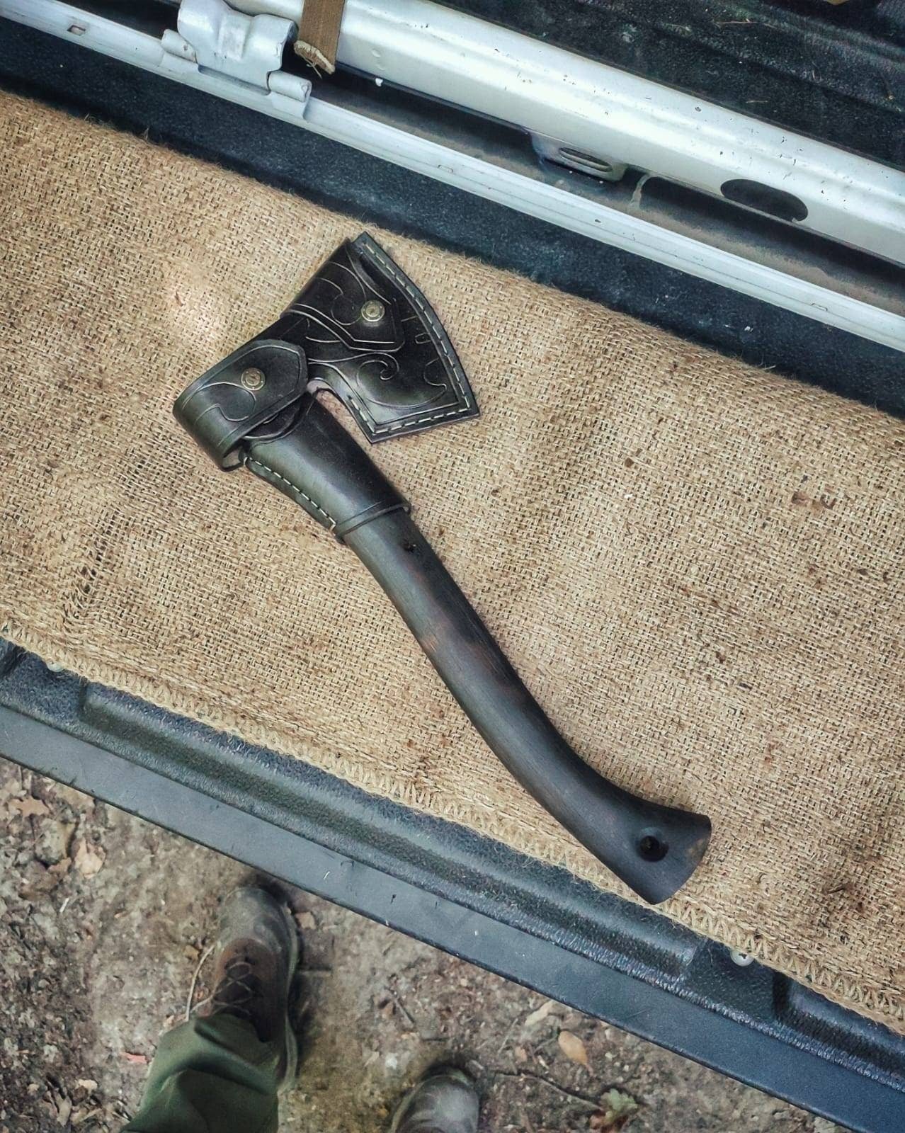 Handcrafted, quality axes: for an unforgettable hunting experience! "Handmade, sharp and durable axes"