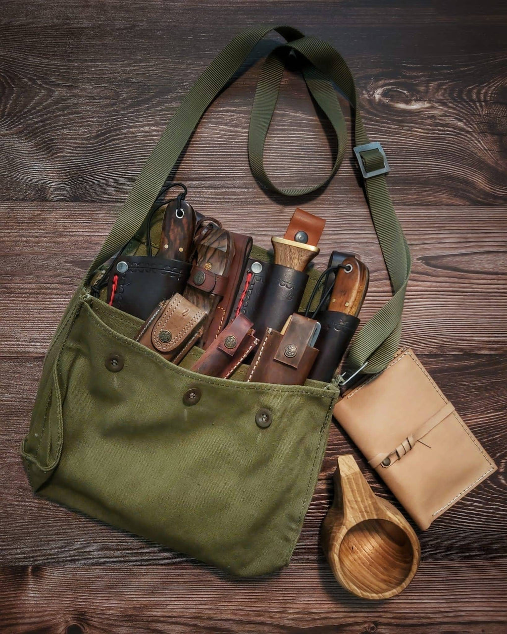Canvas daily use minimalist messenger bag
