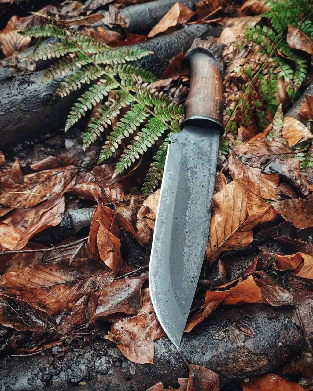 Handmade Custom Knife with Wolf Head Figure and Leather Sheath
