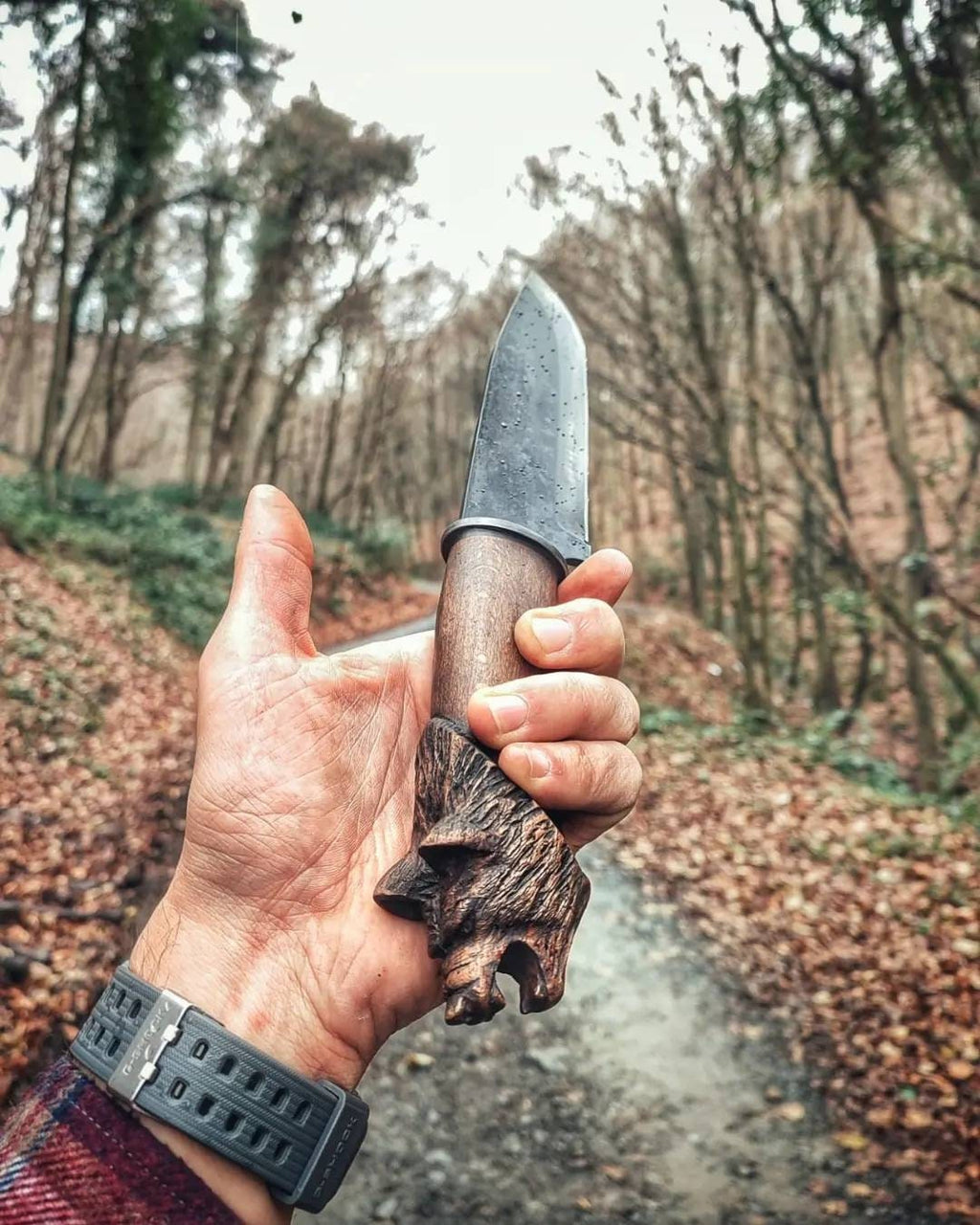 Handmade Custom Knife with Wolf Head Figure and Leather Sheath