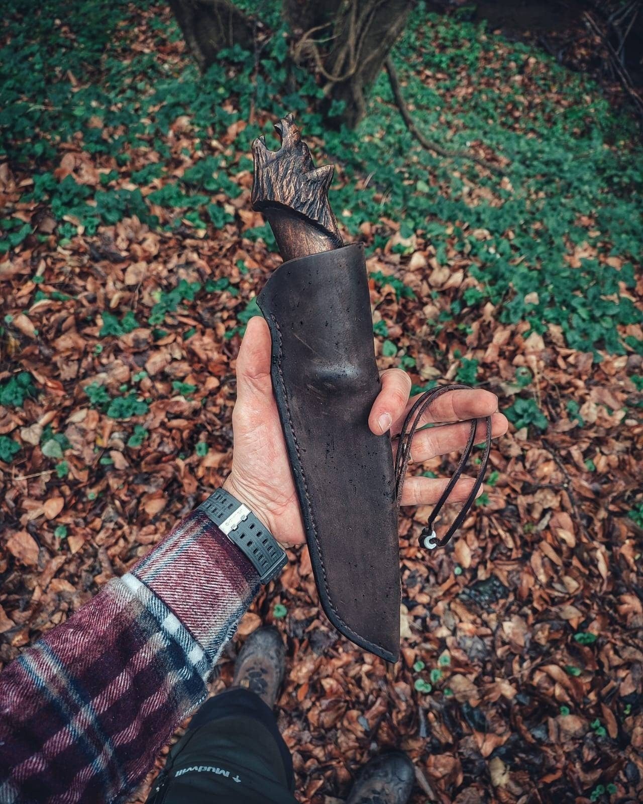 Handmade Custom Knife with Wolf Head Figure and Leather Sheath