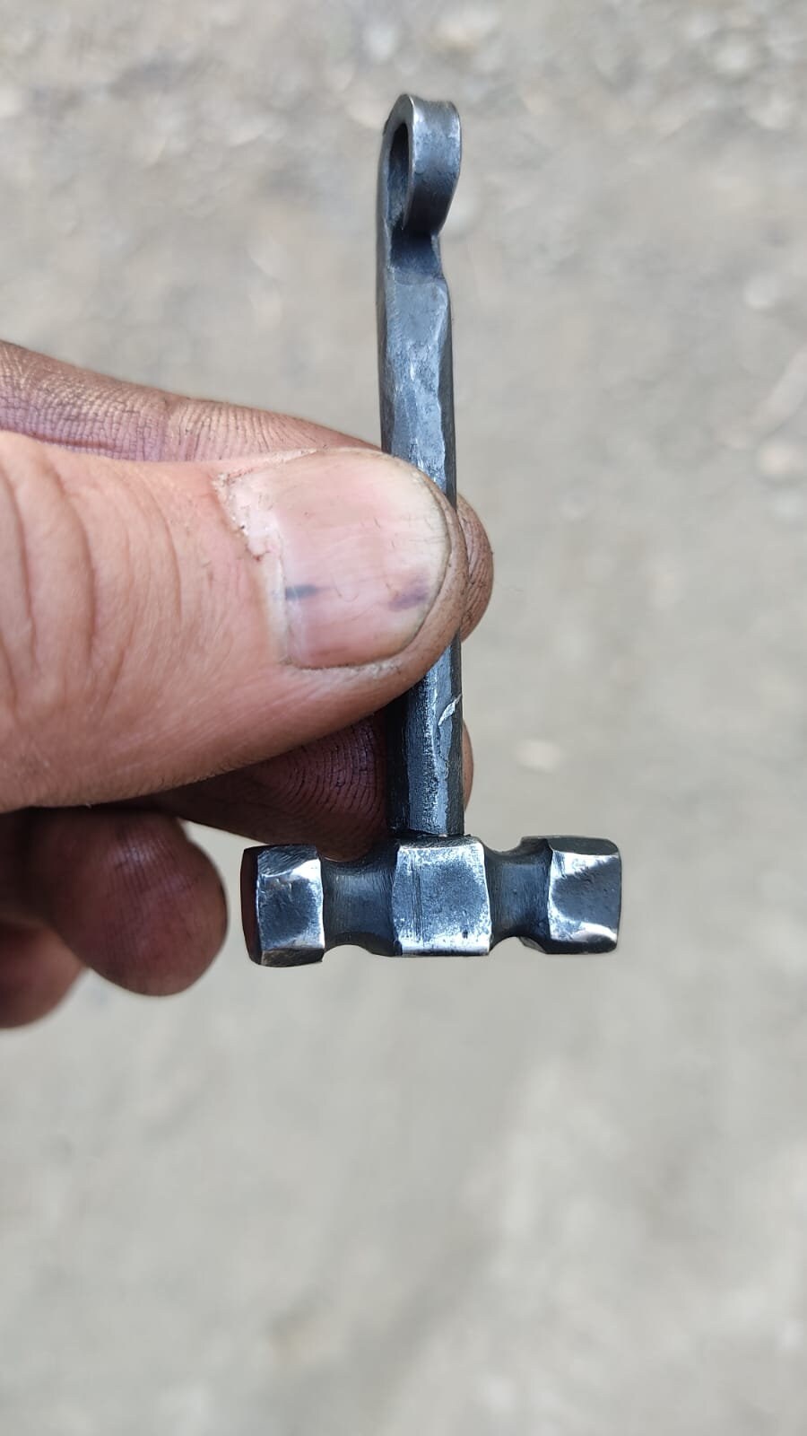 Handcrafted Steel Necklaces with Hammered Hammer Figures: Forging Hot Iron Using Traditional Techniques