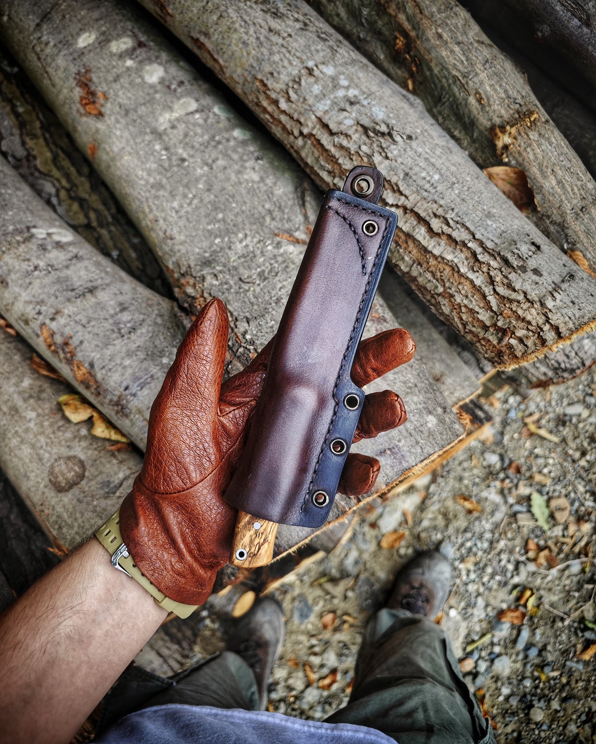Majestic Olive Wood Handled Classic Bushcraft Knife: Harnessing the Power of Nature