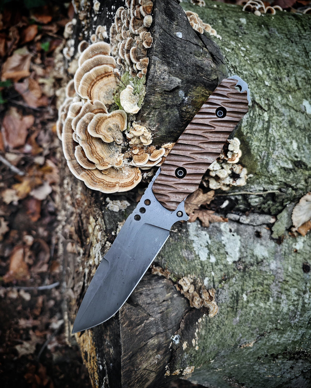Handcrafted Tactical Knife: Where Power and Elegance Converge