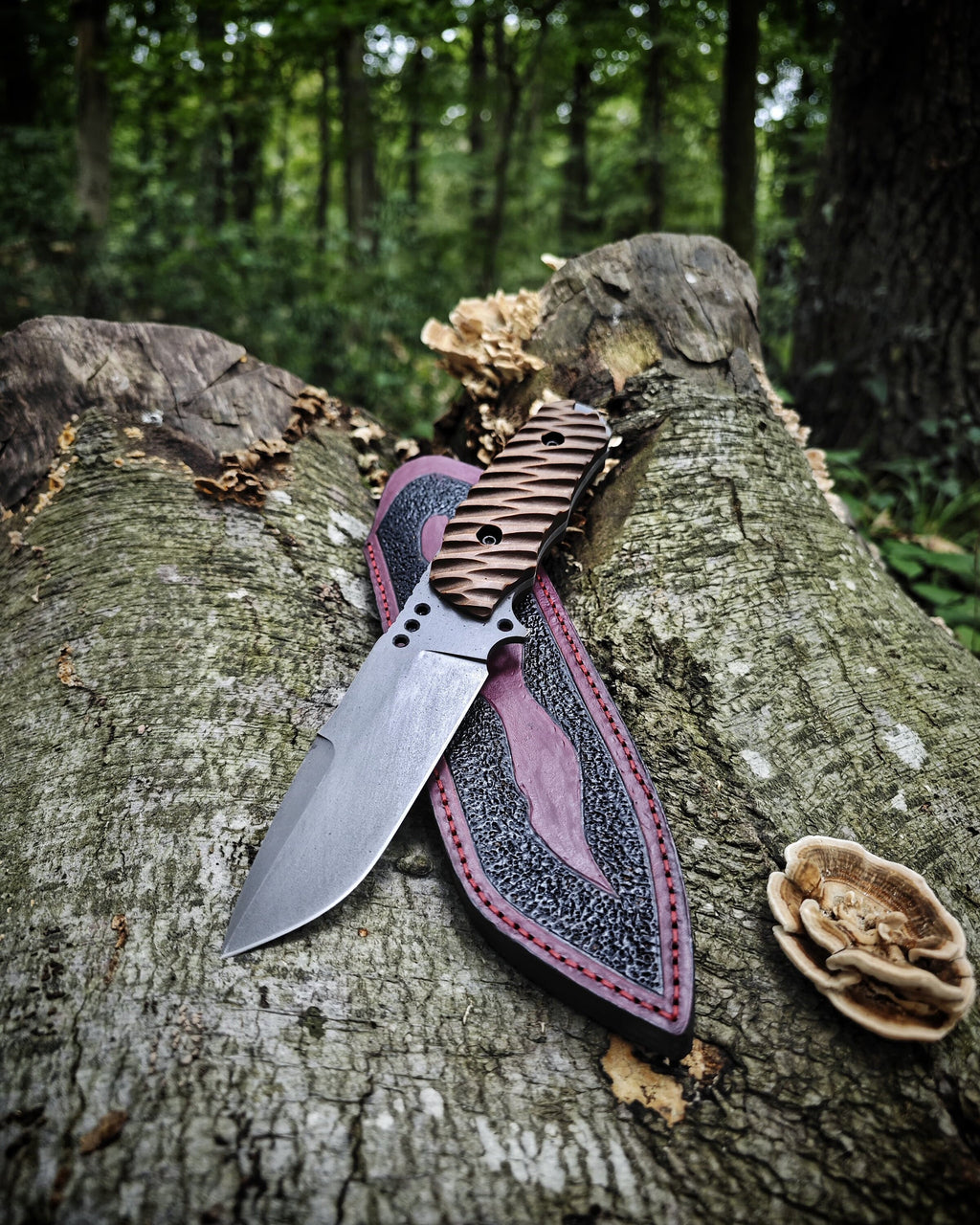 Handcrafted Tactical Knife: Where Power and Elegance Converge