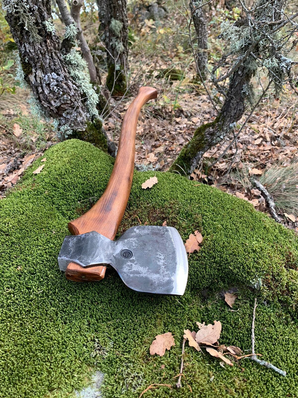 Reviving Classic Axes with Old-World Craftsmanship