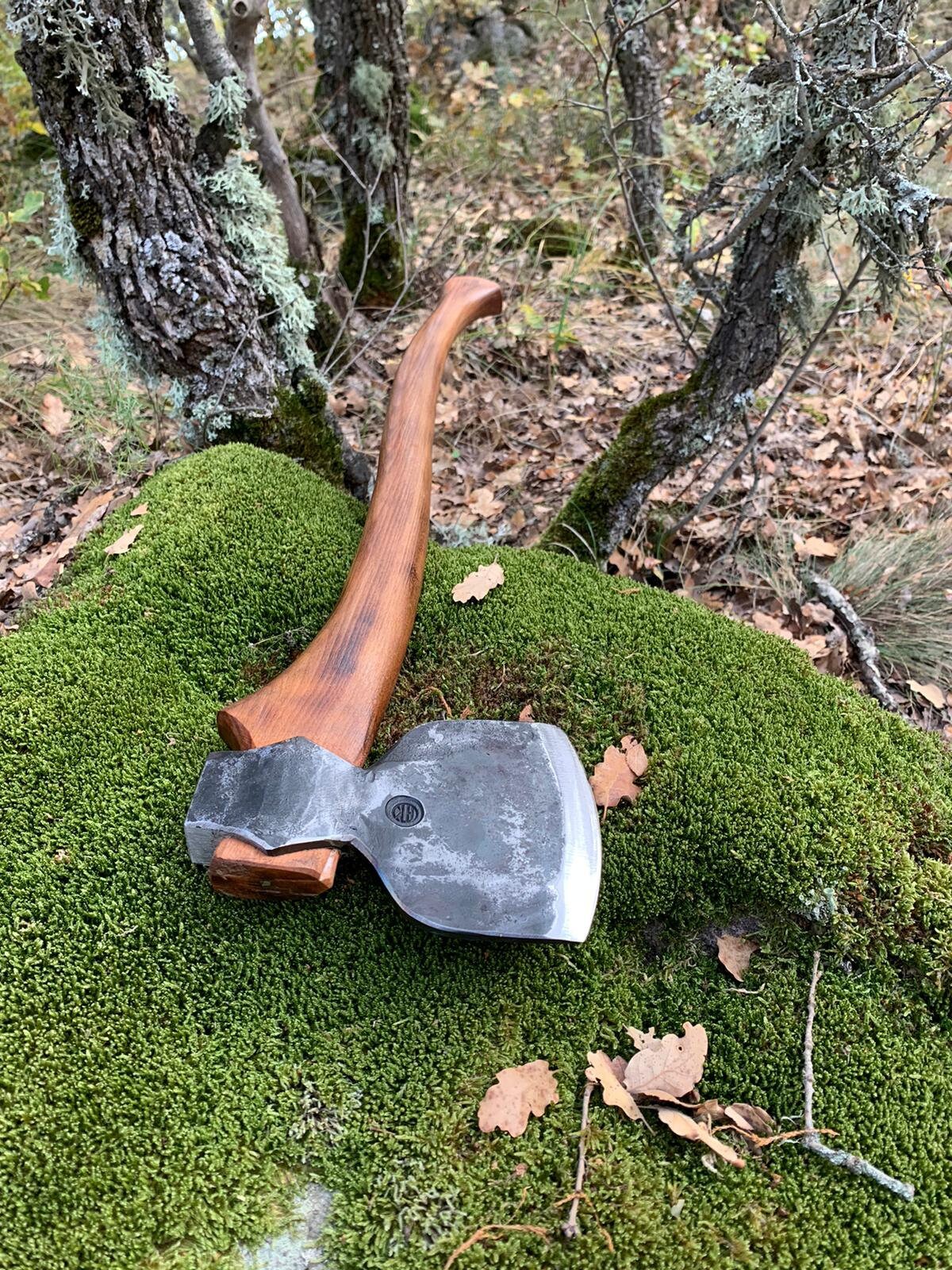 Reviving Classic Axes with Old-World Craftsmanship