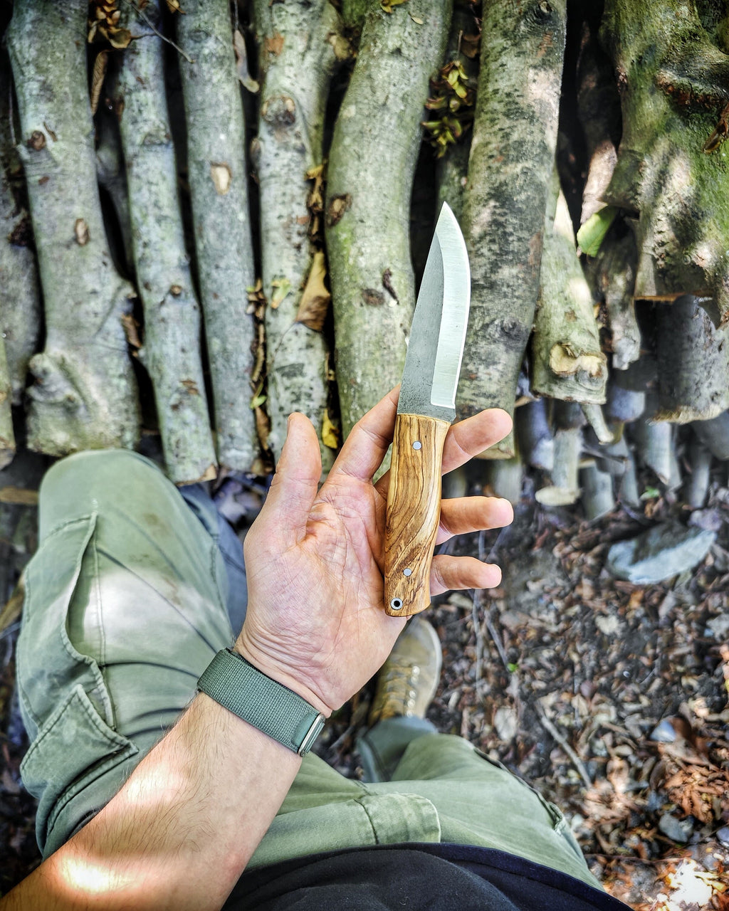 N690 stainless steel bushcraft knife with leather sheath