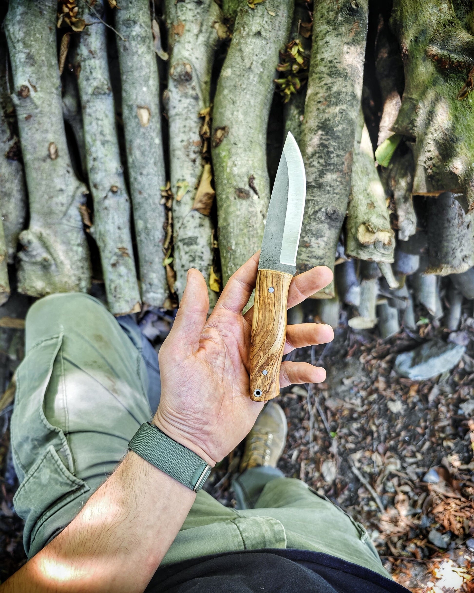N690 stainless steel bushcraft knife with leather sheath