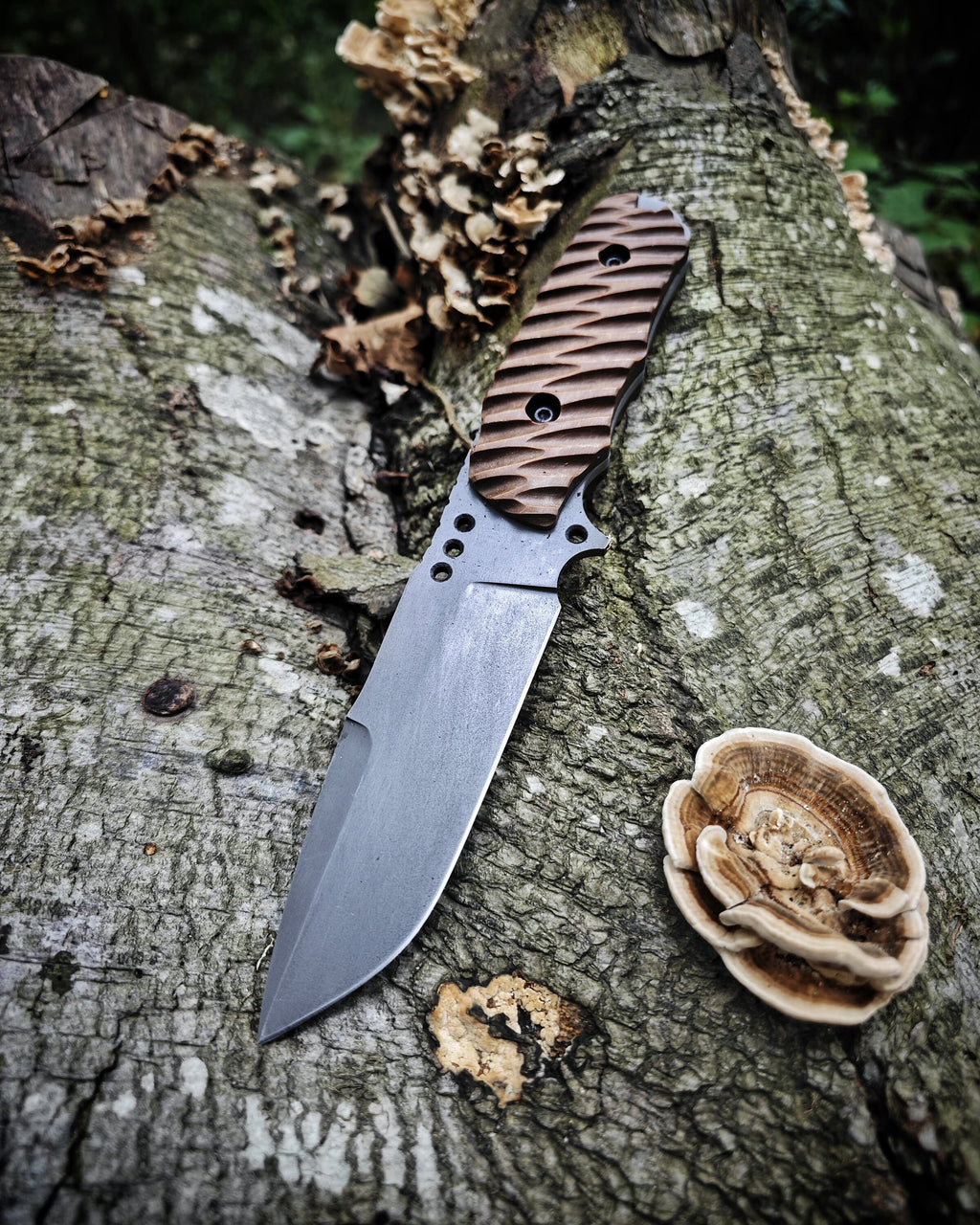 Handcrafted Tactical Knife: Where Power and Elegance Converge