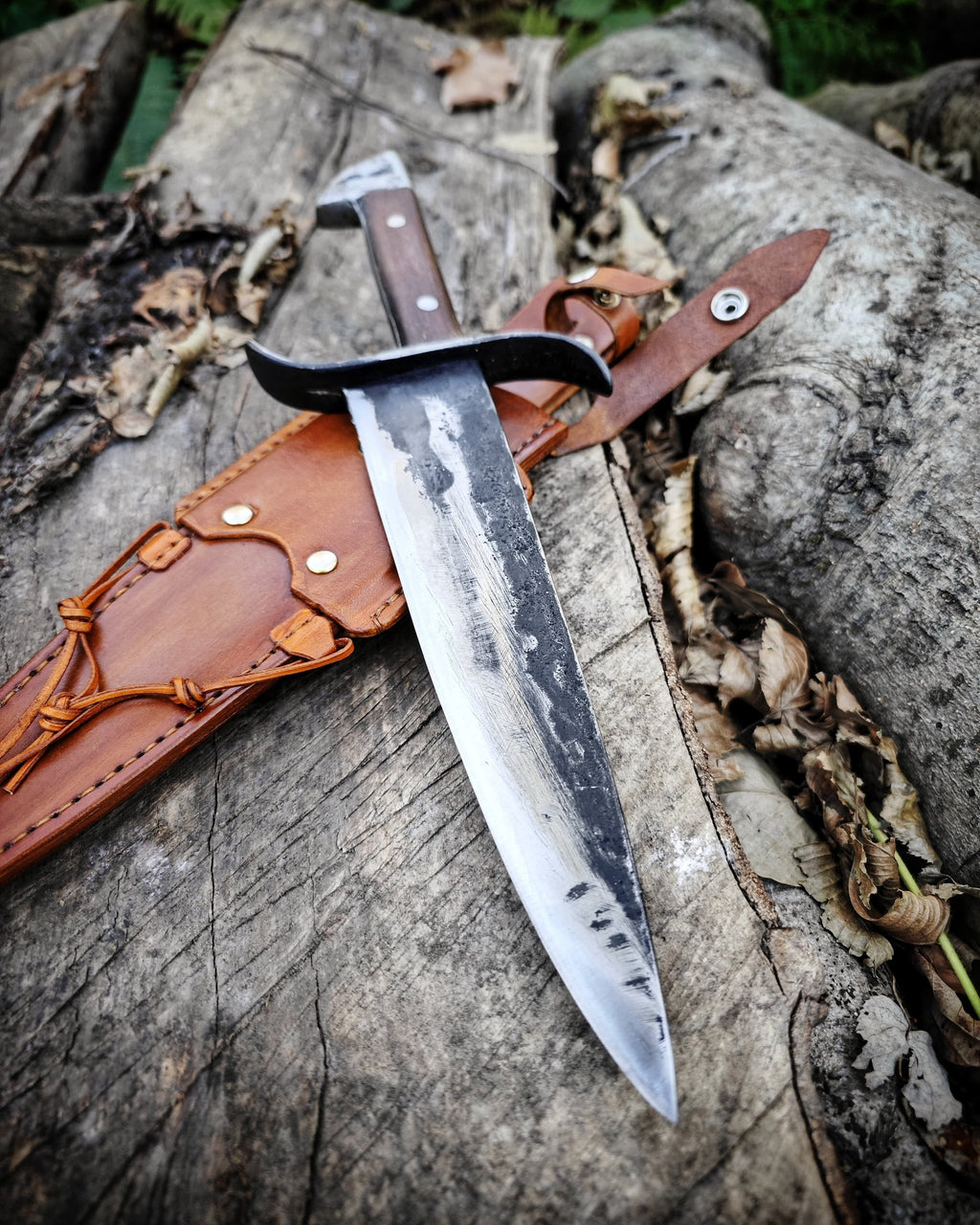 Hand-Forged Bowie Knife: Indiana Jones' Lost Treasure - Carbon Steel Blade with Genuine Leather Sheath, Perfect for Adventurers Collectors!