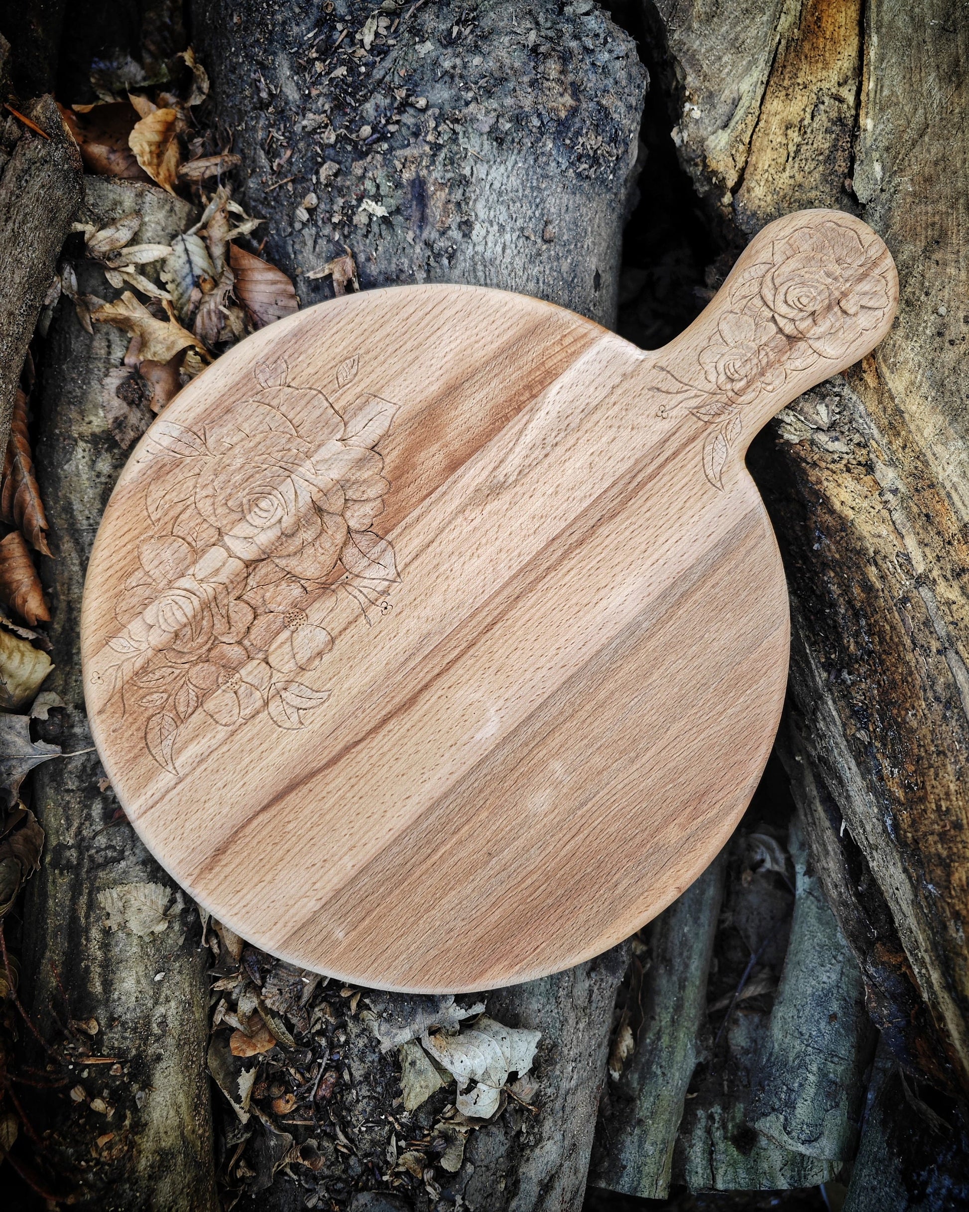 Elevate Your Dining Experience with Handcrafted Üzüm-Adorned Cutting Board and Stainless Steel Chef Knife in a Genuine Leather Bag