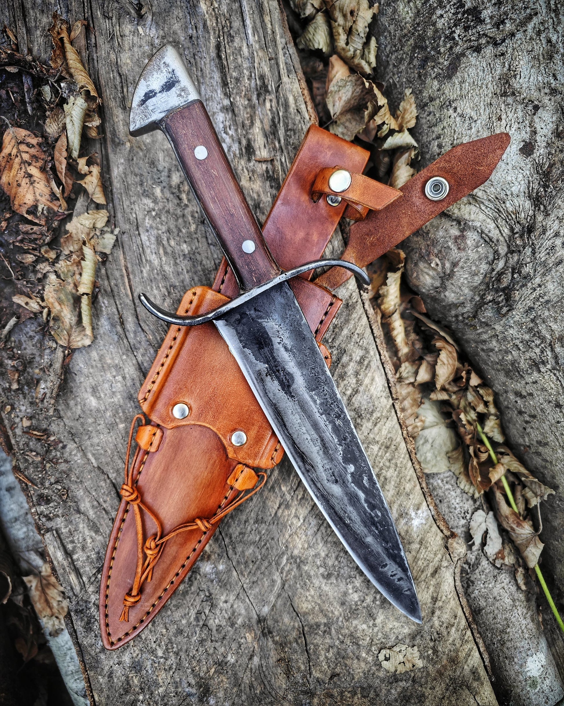 Hand-Forged Bowie Knife: Indiana Jones' Lost Treasure - Carbon Steel Blade with Genuine Leather Sheath, Perfect for Adventurers Collectors!
