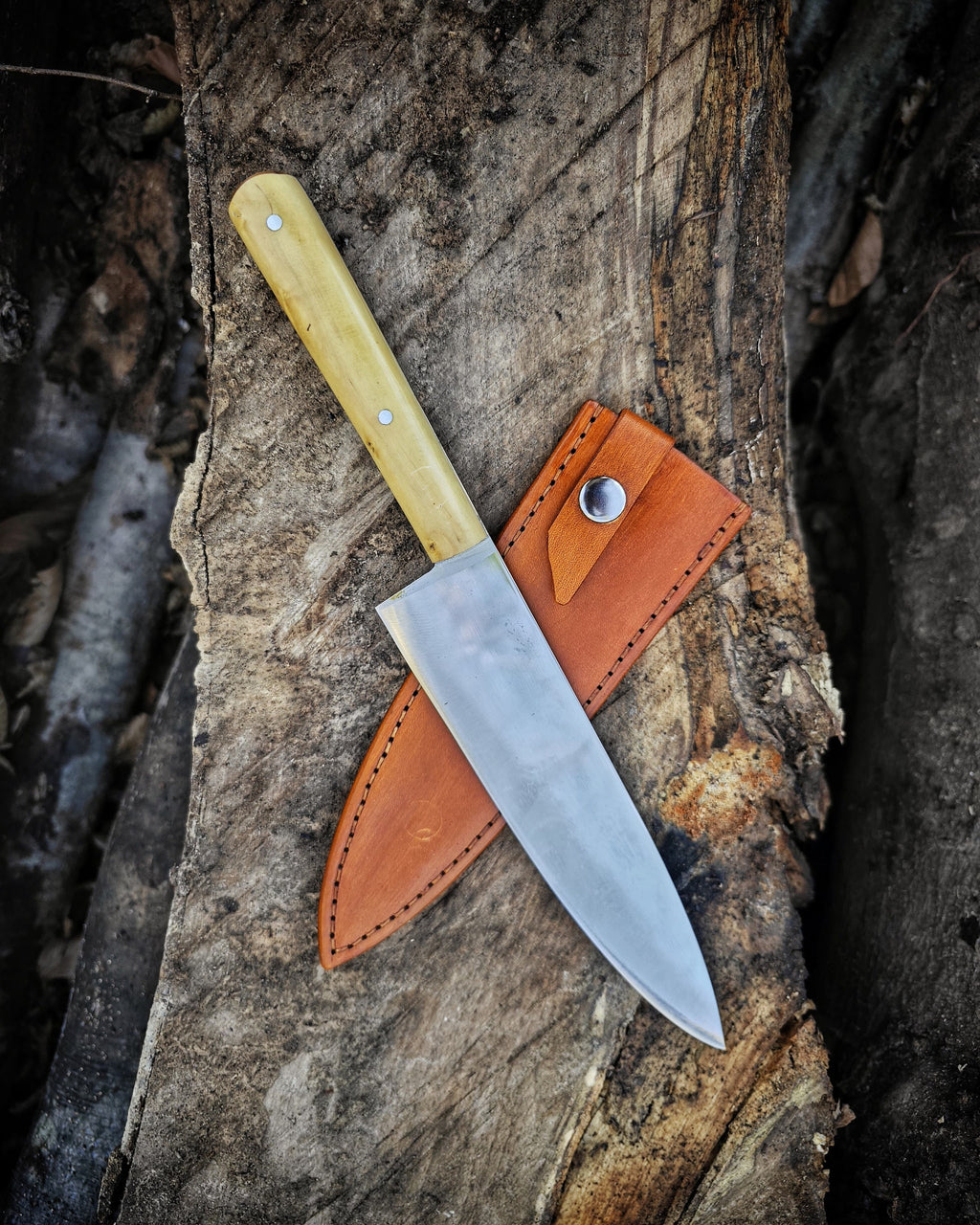 Elevate Your Dining Experience with Handcrafted Üzüm-Adorned Cutting Board and Stainless Steel Chef Knife in a Genuine Leather Bag