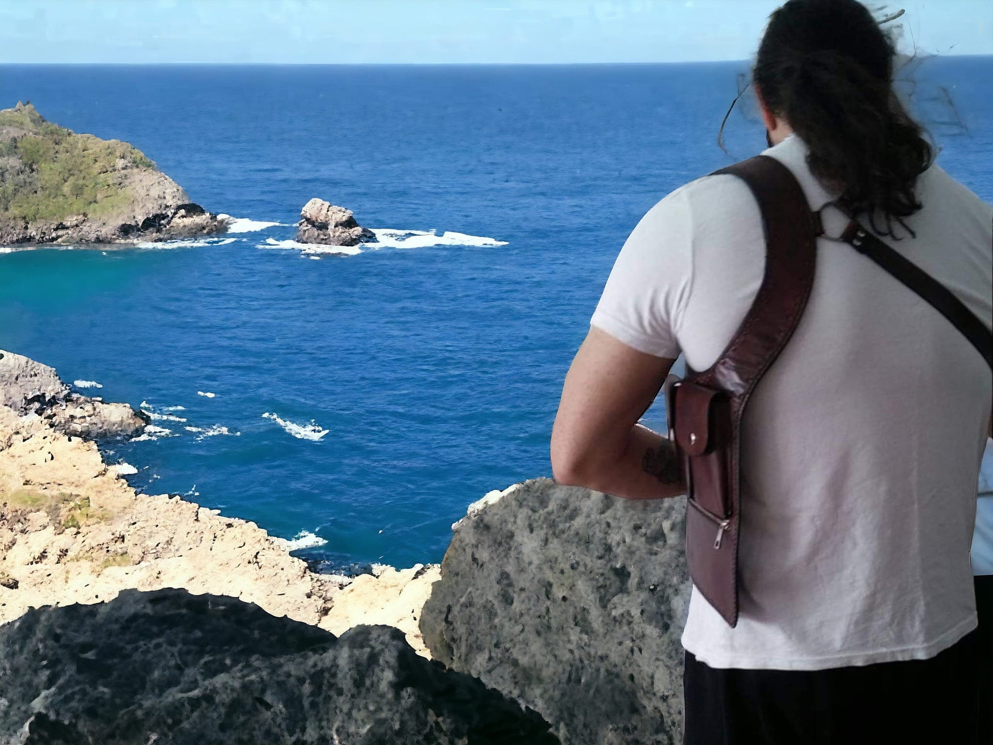 One-Sided Real Leather Vest Enriched with Pockets: A Unique Fashion Piece
