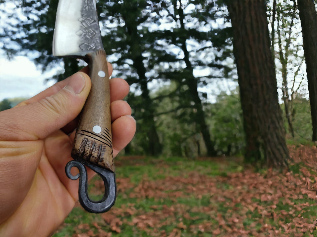 Rustic Handcrafted Knives – Timeless Craftsmanship with Genuine Leather Sheath
