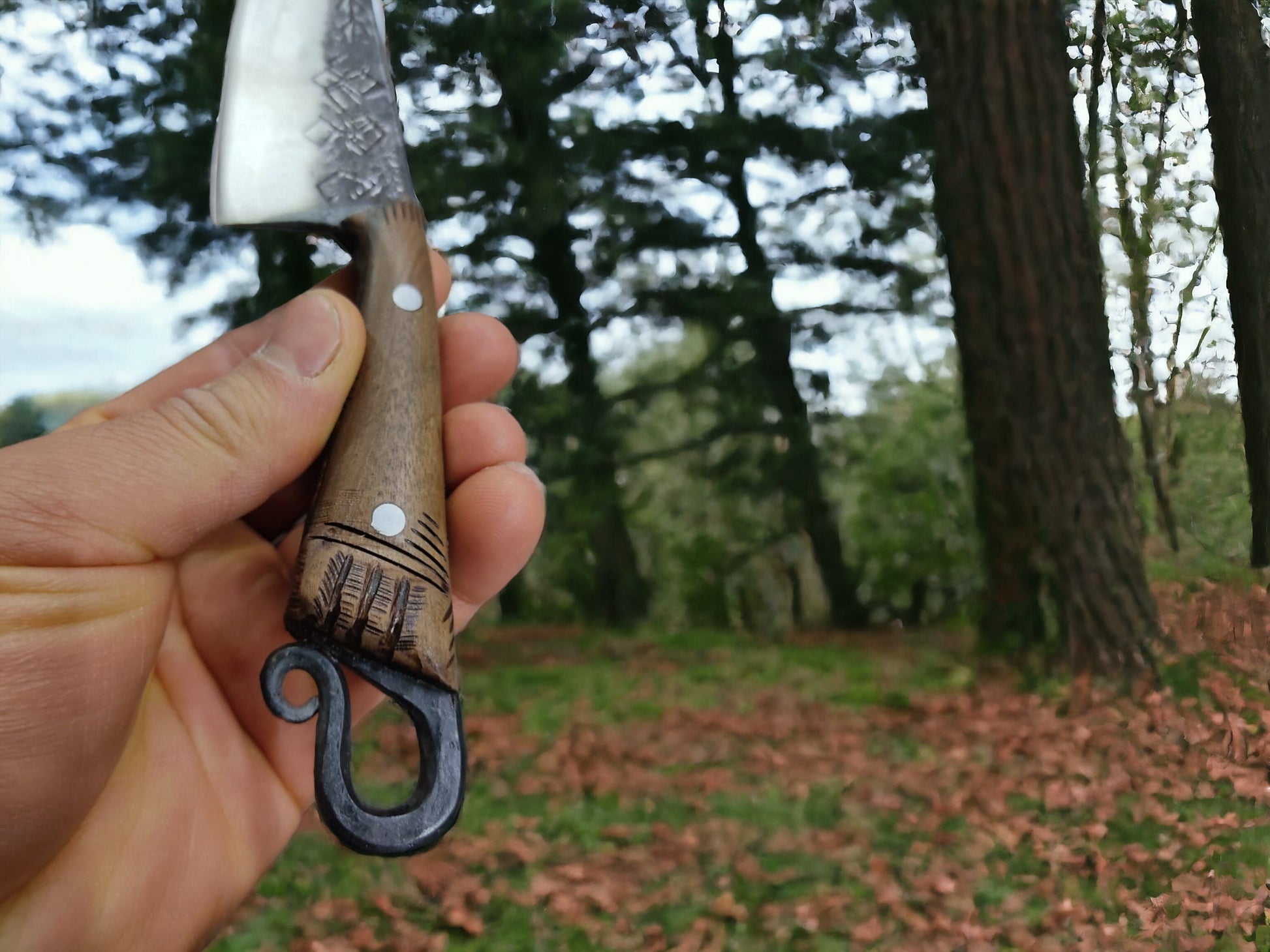 Rustic Handcrafted Knives – Timeless Craftsmanship with Genuine Leather Sheath