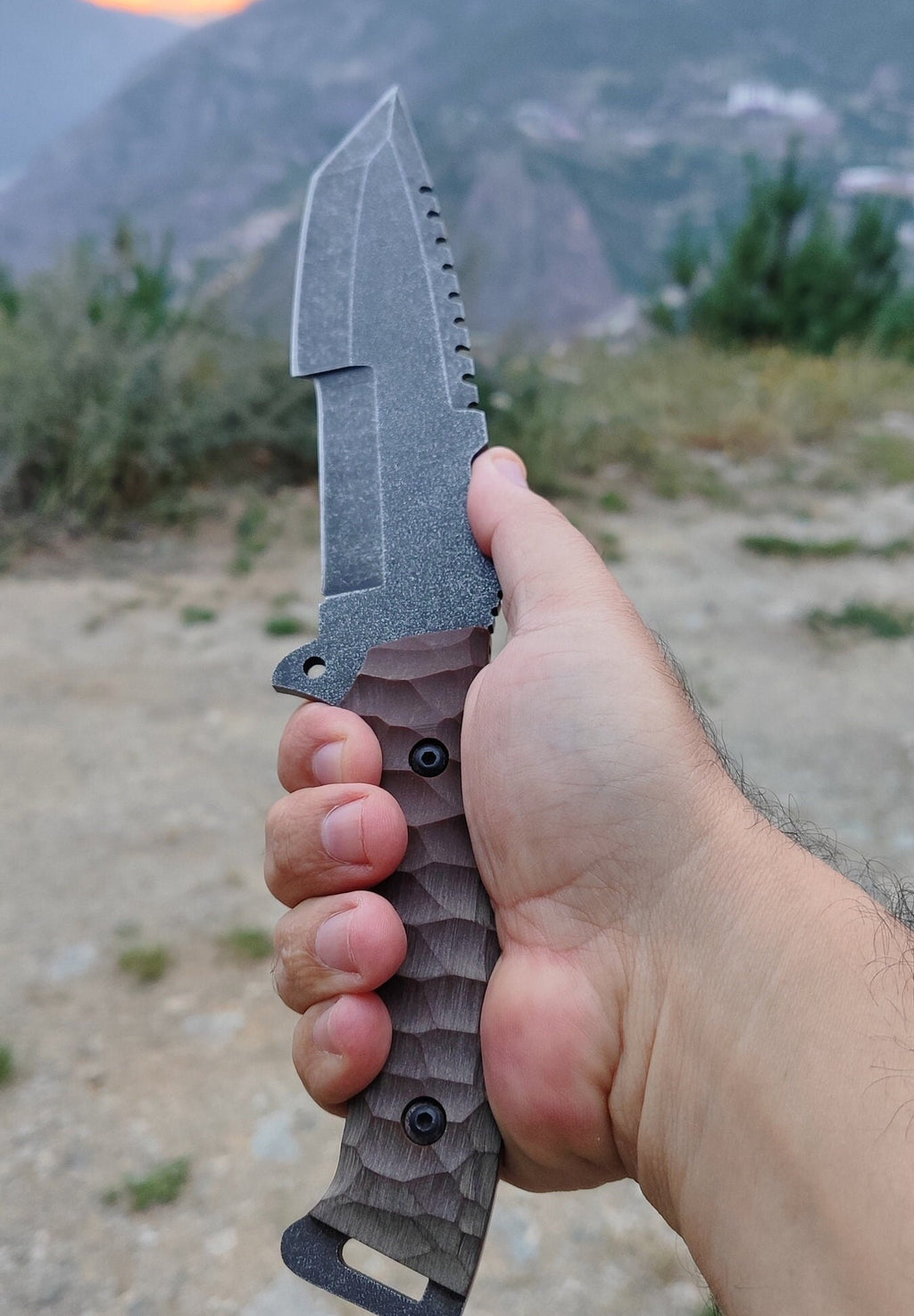 tactical handmade blacksmith knife Handcrafted Tactical Knives with Custom Kydex Sheaths – Perfect for Outdoor Enthusiasts