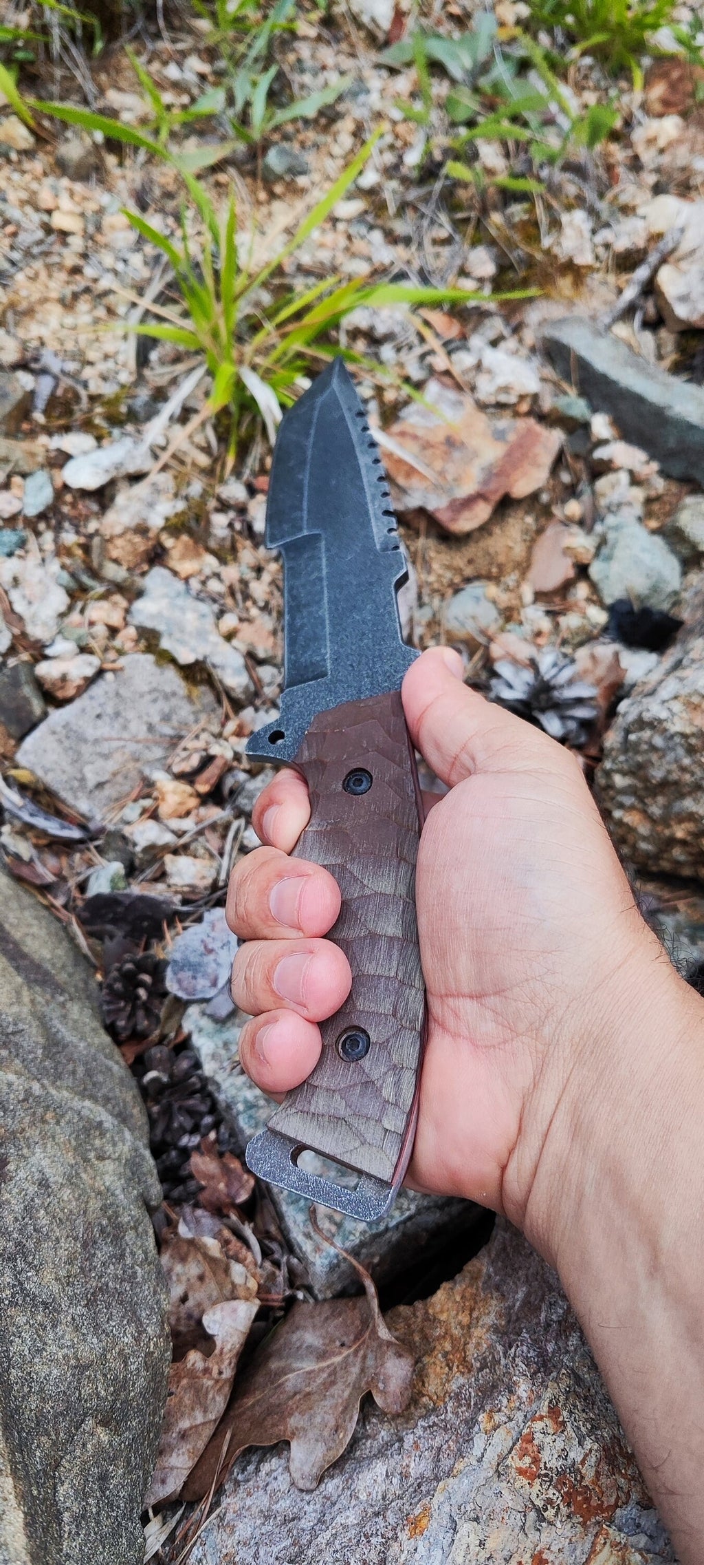 tactical handmade blacksmith knife Handcrafted Tactical Knives with Custom Kydex Sheaths – Perfect for Outdoor Enthusiasts