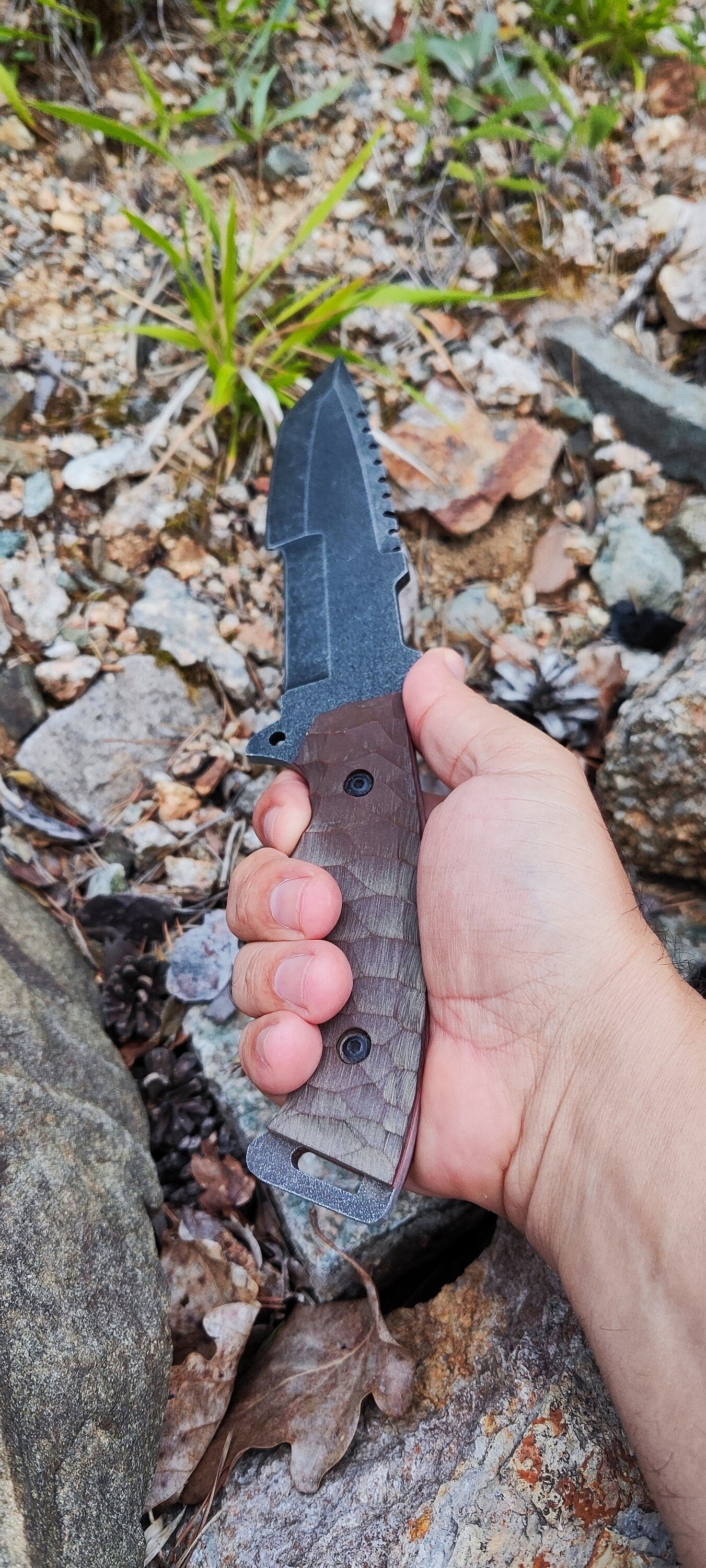 tactical handmade blacksmith knife Handcrafted Tactical Knives with Custom Kydex Sheaths – Perfect for Outdoor Enthusiasts