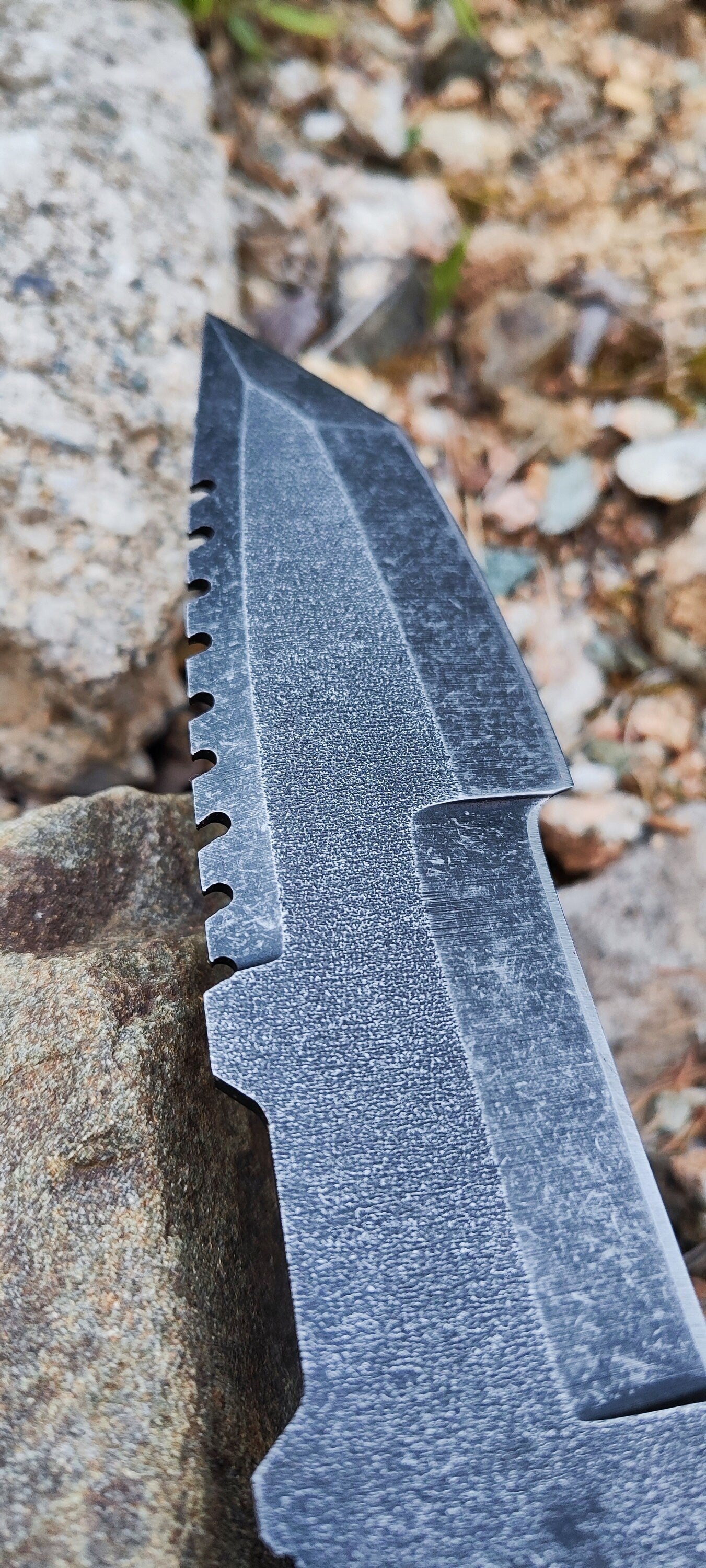 tactical handmade blacksmith knife Handcrafted Tactical Knives with Custom Kydex Sheaths – Perfect for Outdoor Enthusiasts