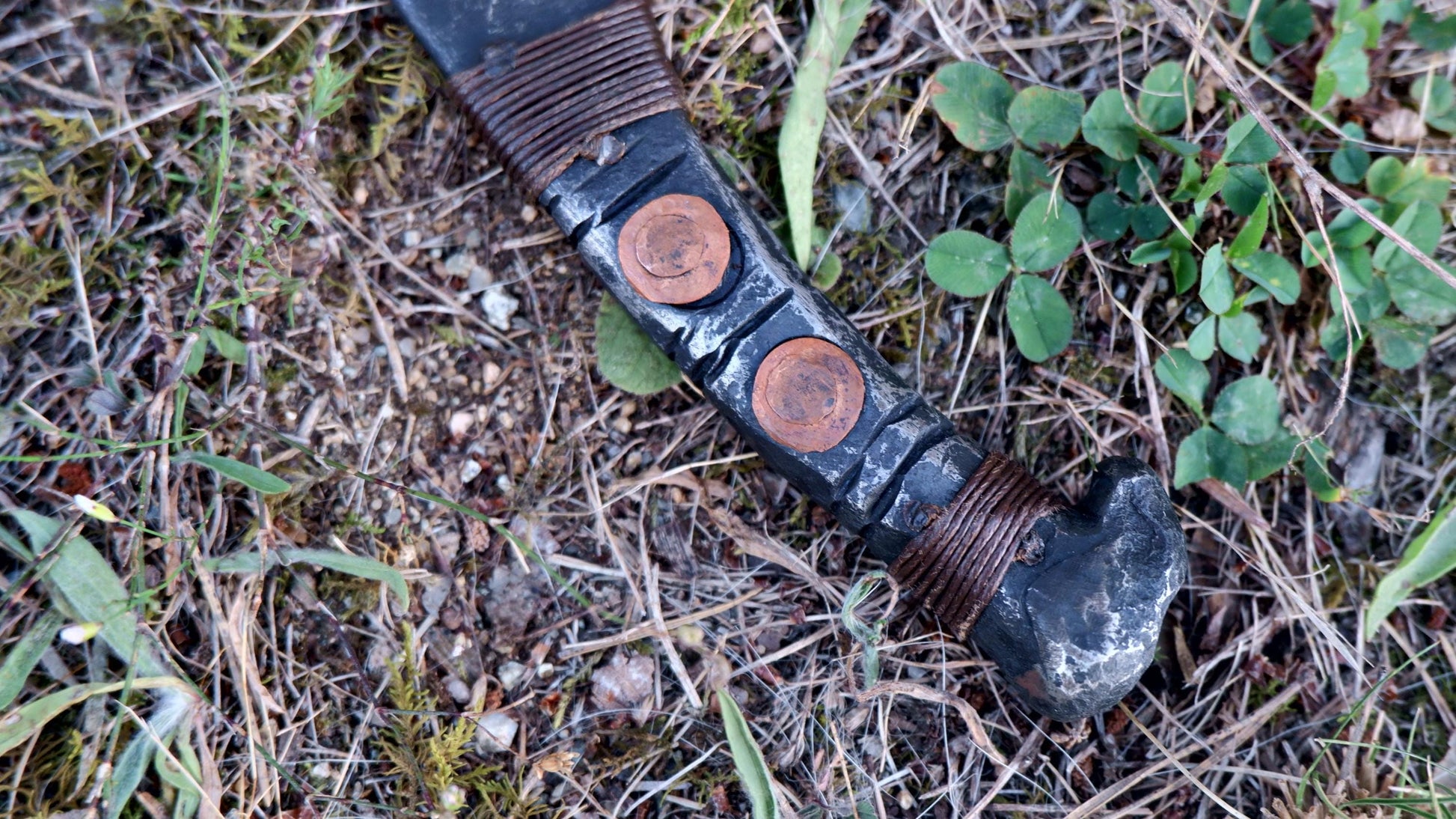 Guardians of the Ancient: Skull-Engraved Hand-Forged Knife