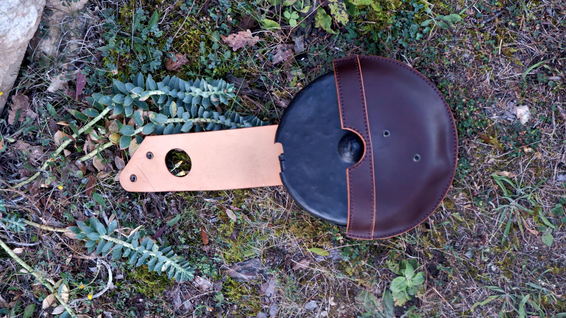 Bushcraft primitive hand forge camp pan with genuie leather bag