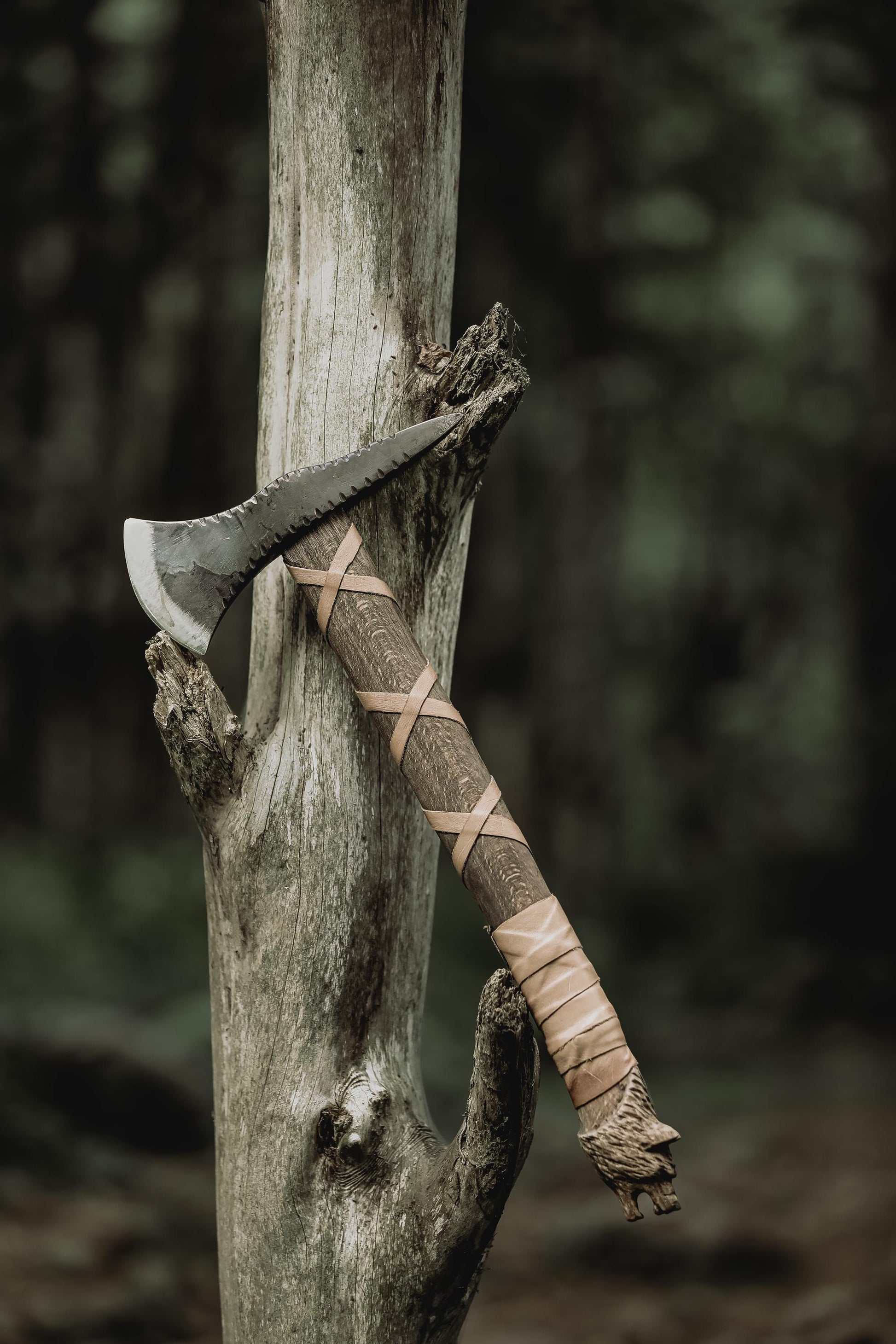 Hand forged carbon steel wolf head figured blacksmith tomahawk ax