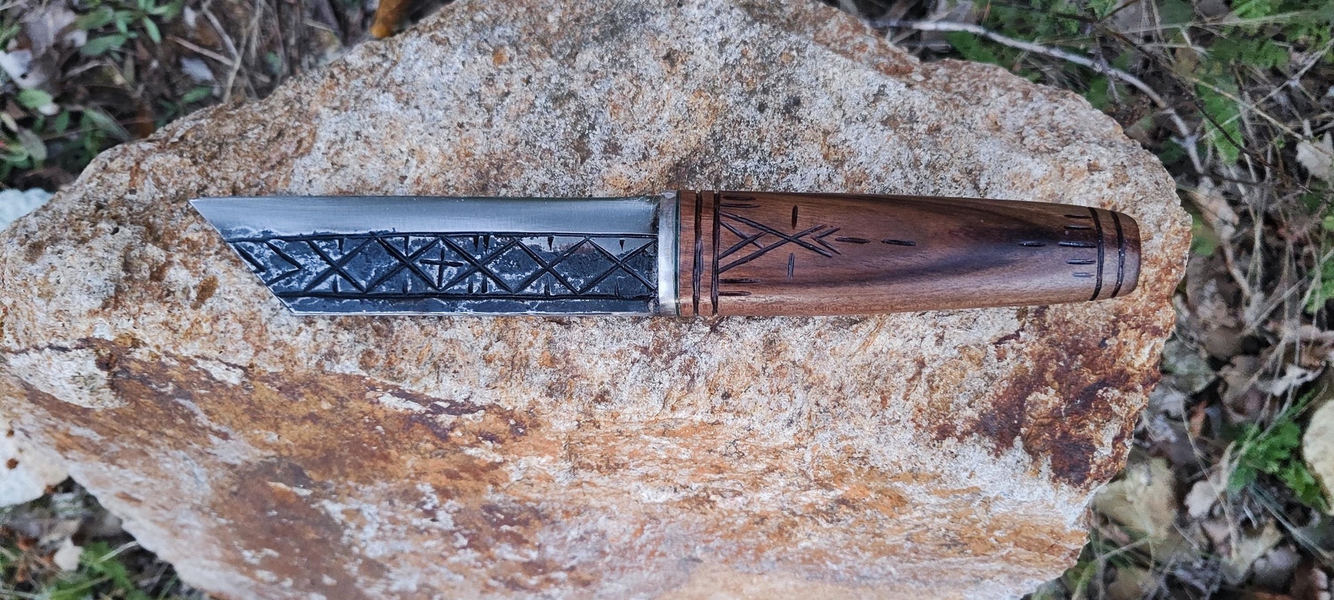 Handmade blacksmith uniquie style custom Viking Ragnar carbon steel hunter bushcraft knife with leather sheath