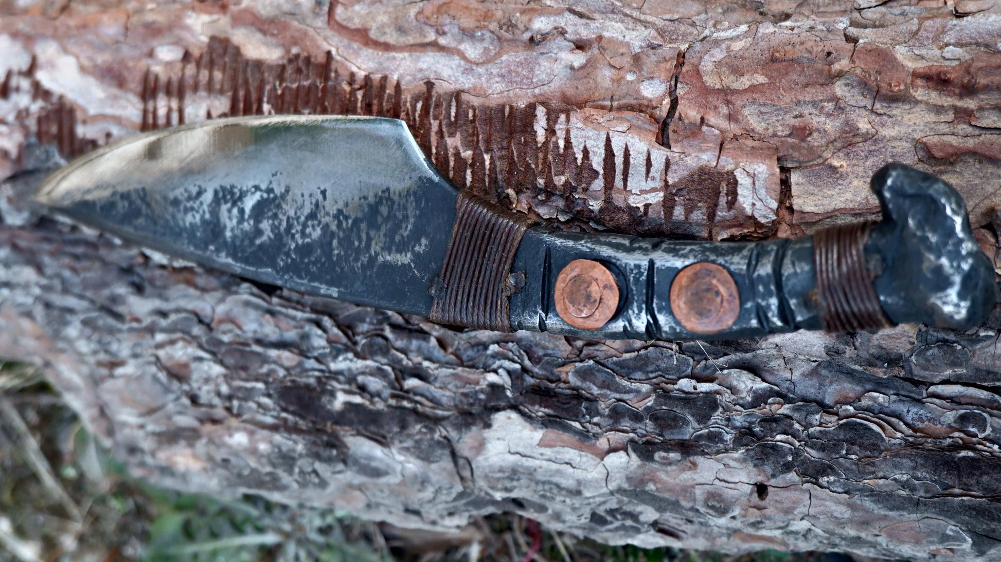 Guardians of the Ancient: Skull-Engraved Hand-Forged Knife